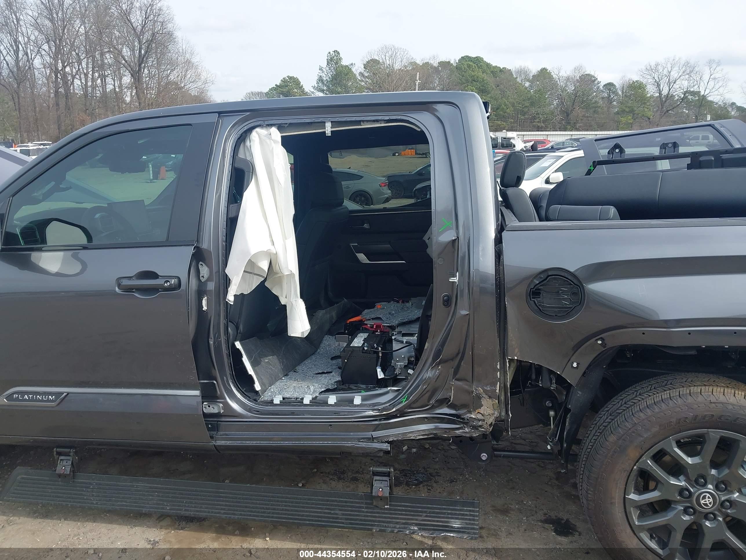 TOYOTA TUNDRA image 6