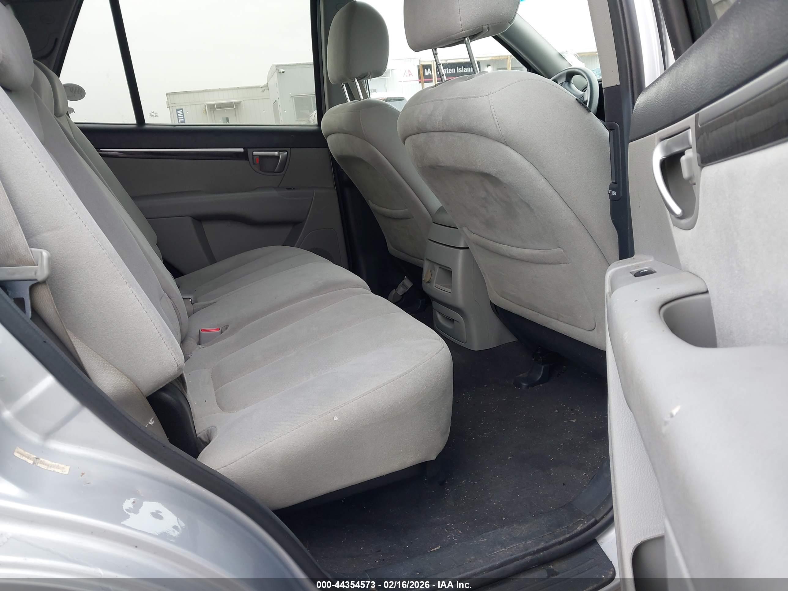 HYUNDAI SANTA image 8