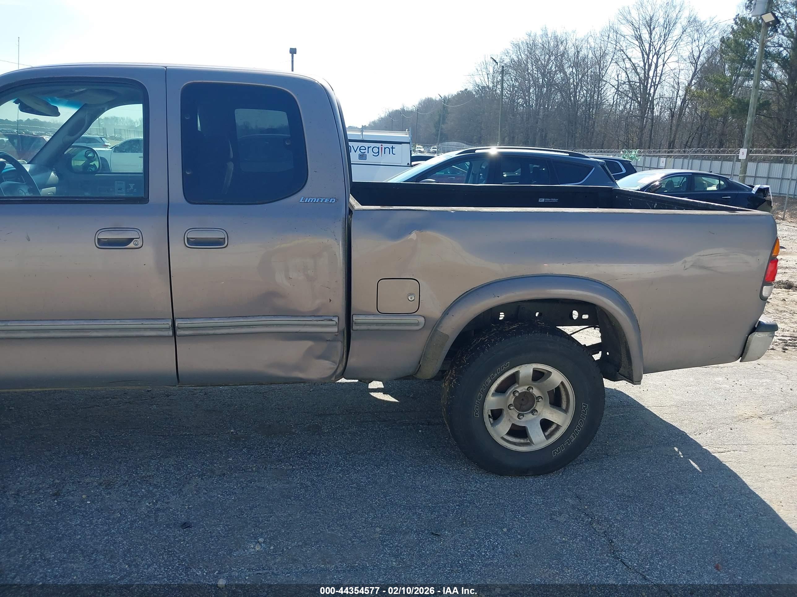 TOYOTA TUNDRA image 6