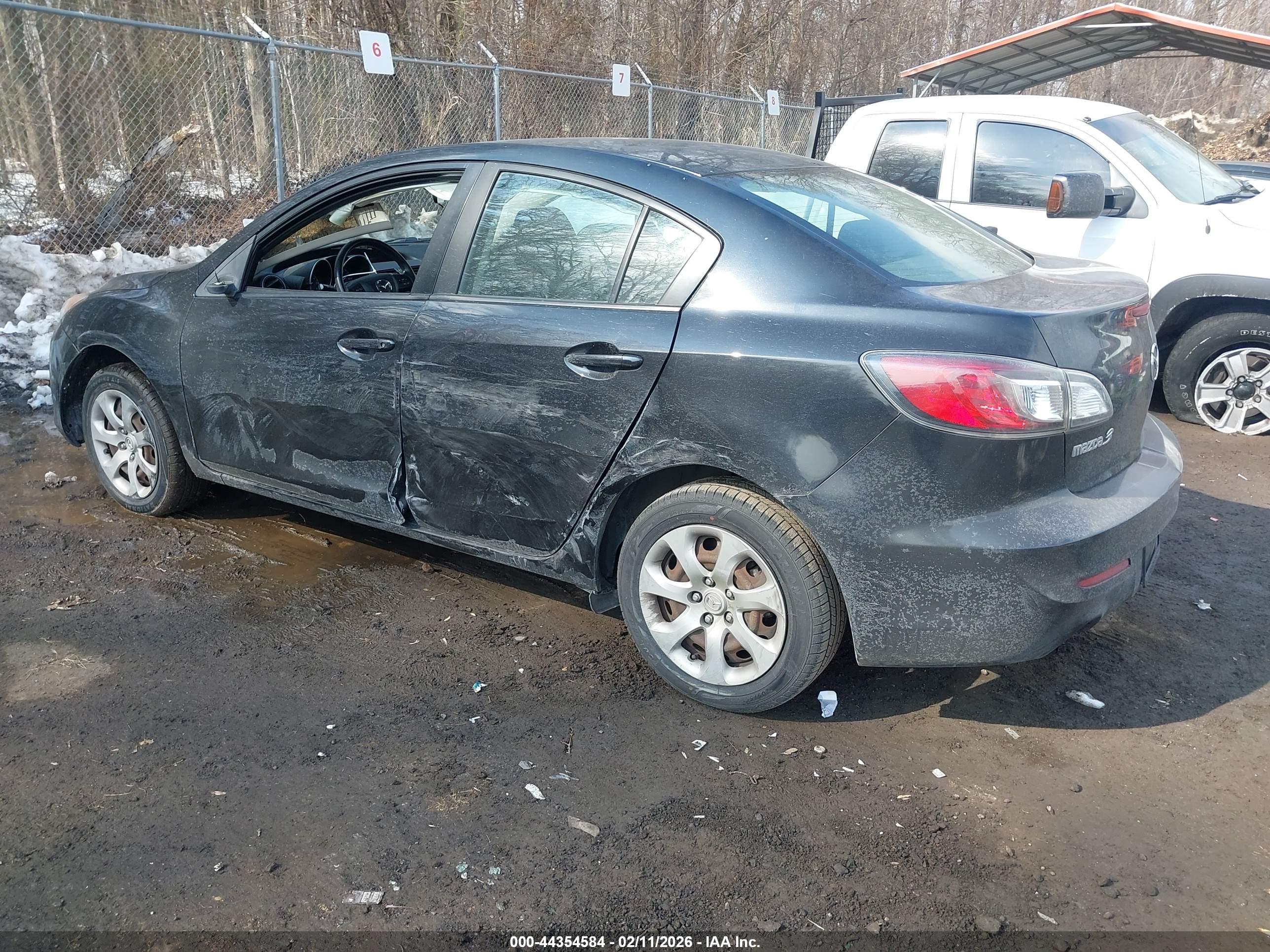 MAZDA MAZDA3 image 3