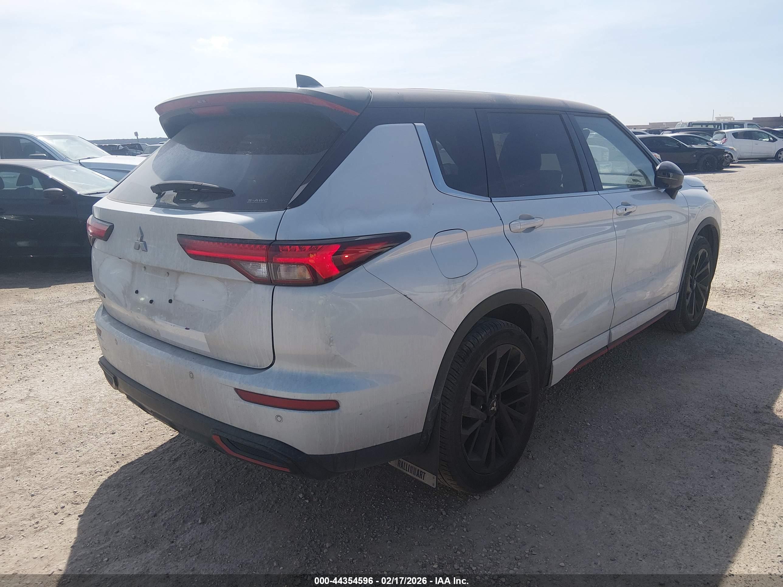 MITSUBISHI OUTLANDER image 4