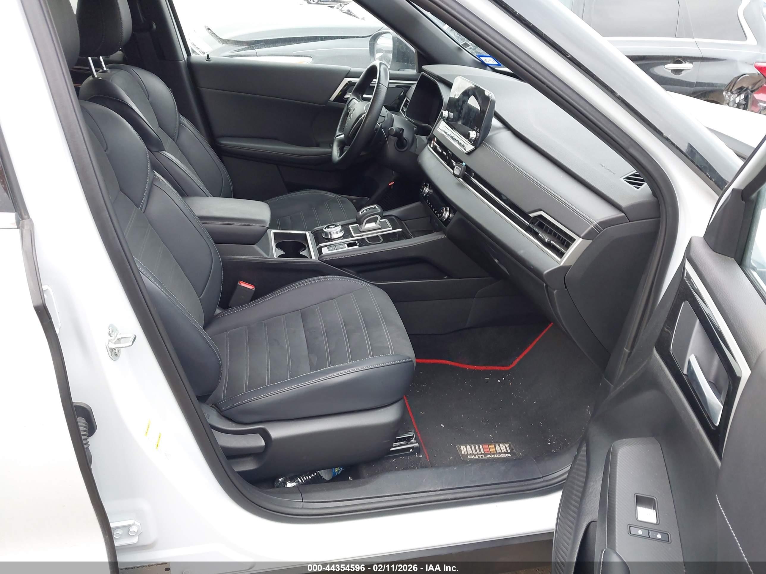 MITSUBISHI OUTLANDER image 5