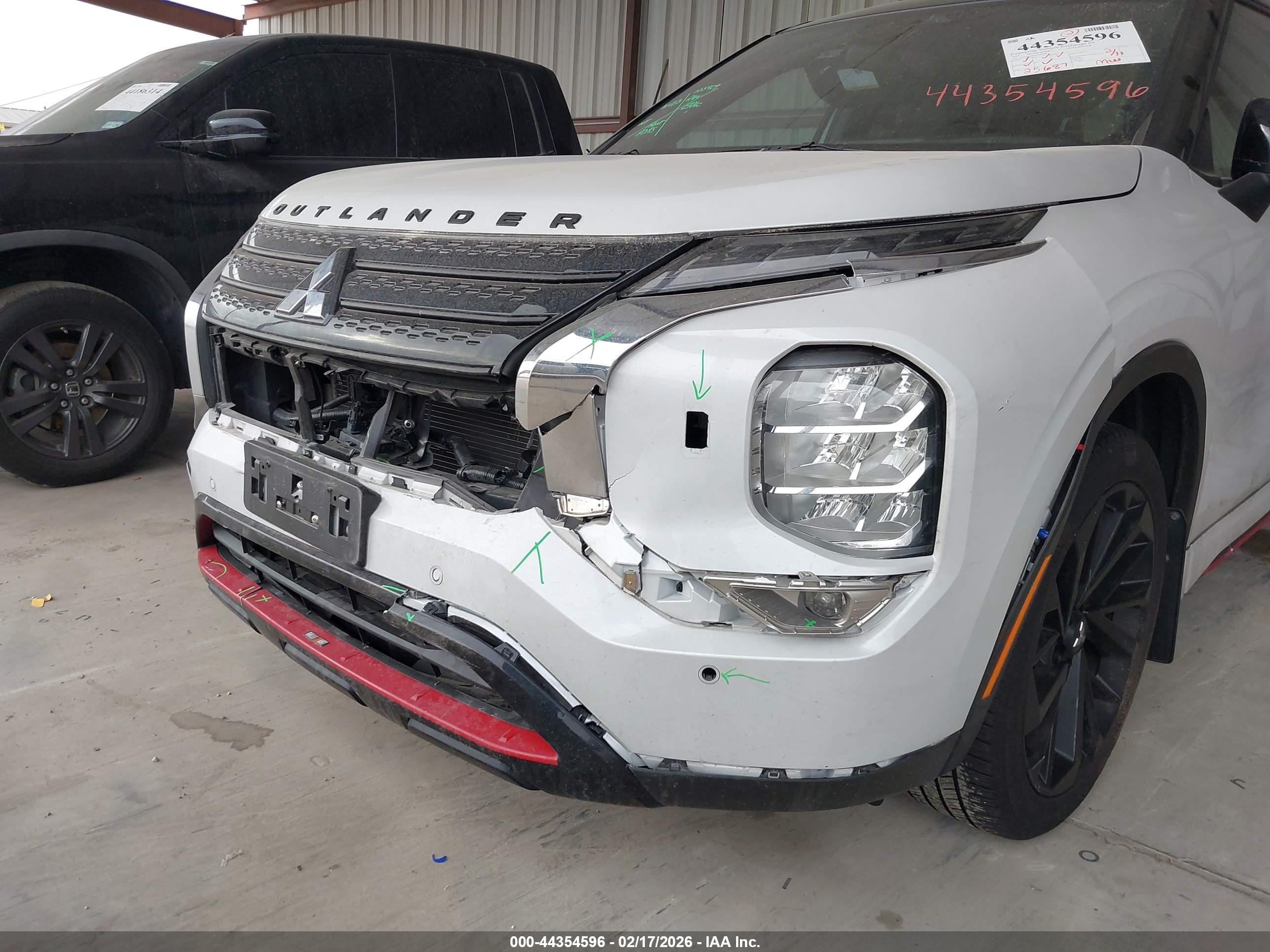 MITSUBISHI OUTLANDER image 6