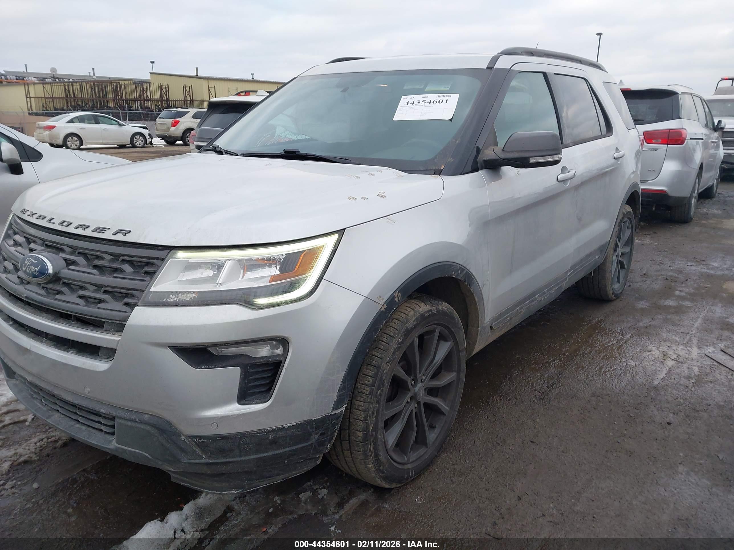 FORD EXPLORER image 2