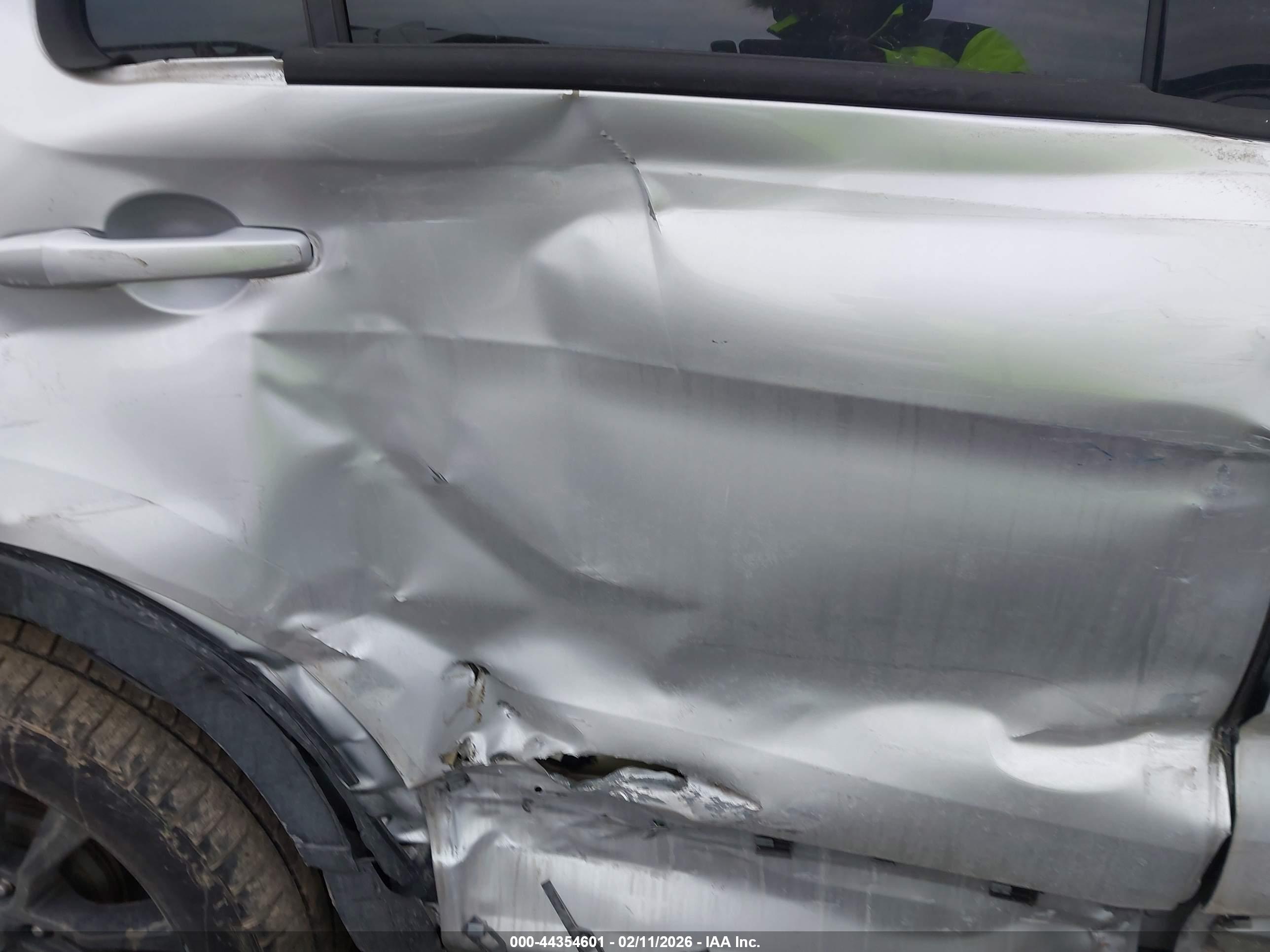 FORD EXPLORER image 8
