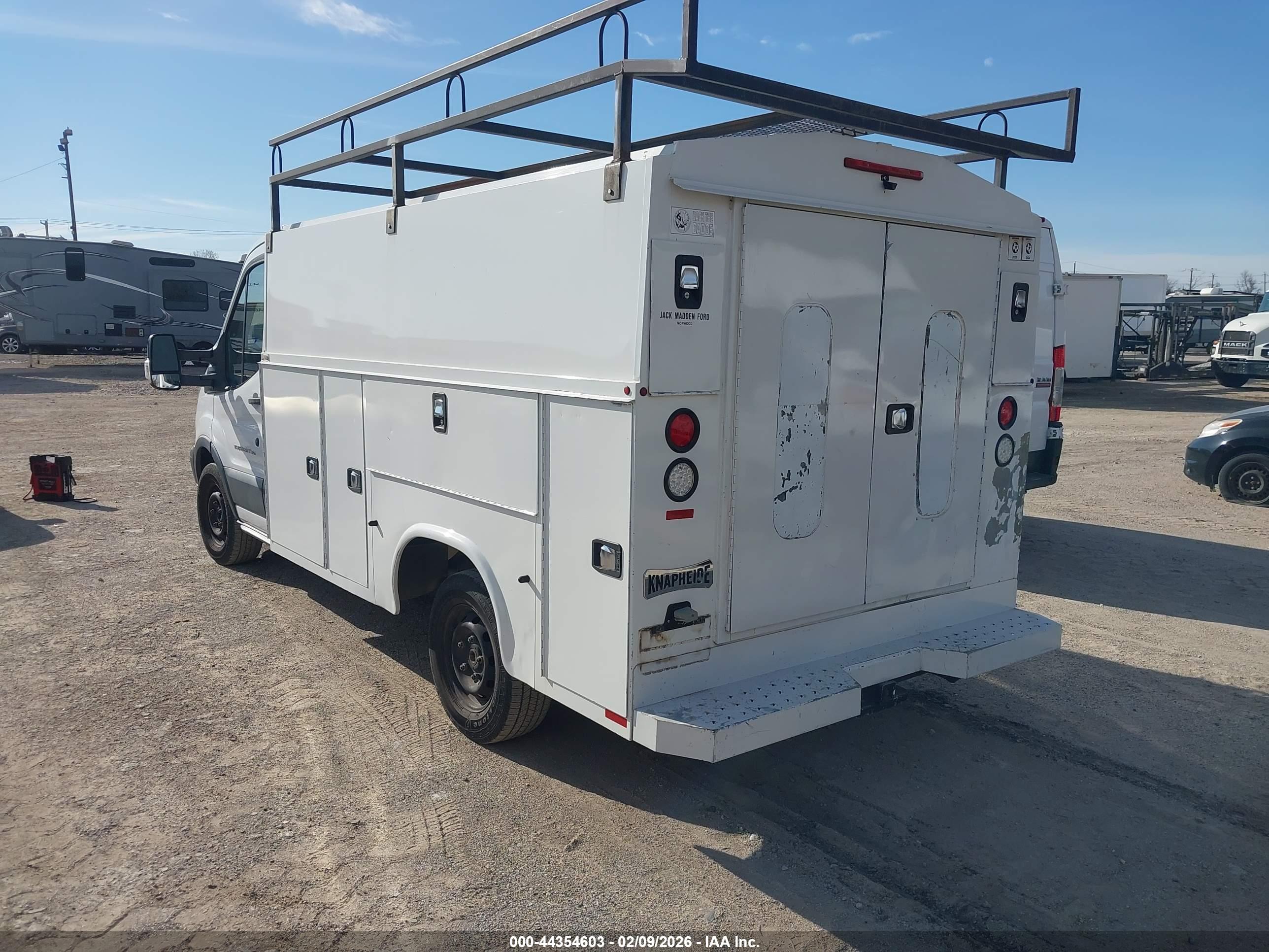 FORD TRANSIT-350 image 3