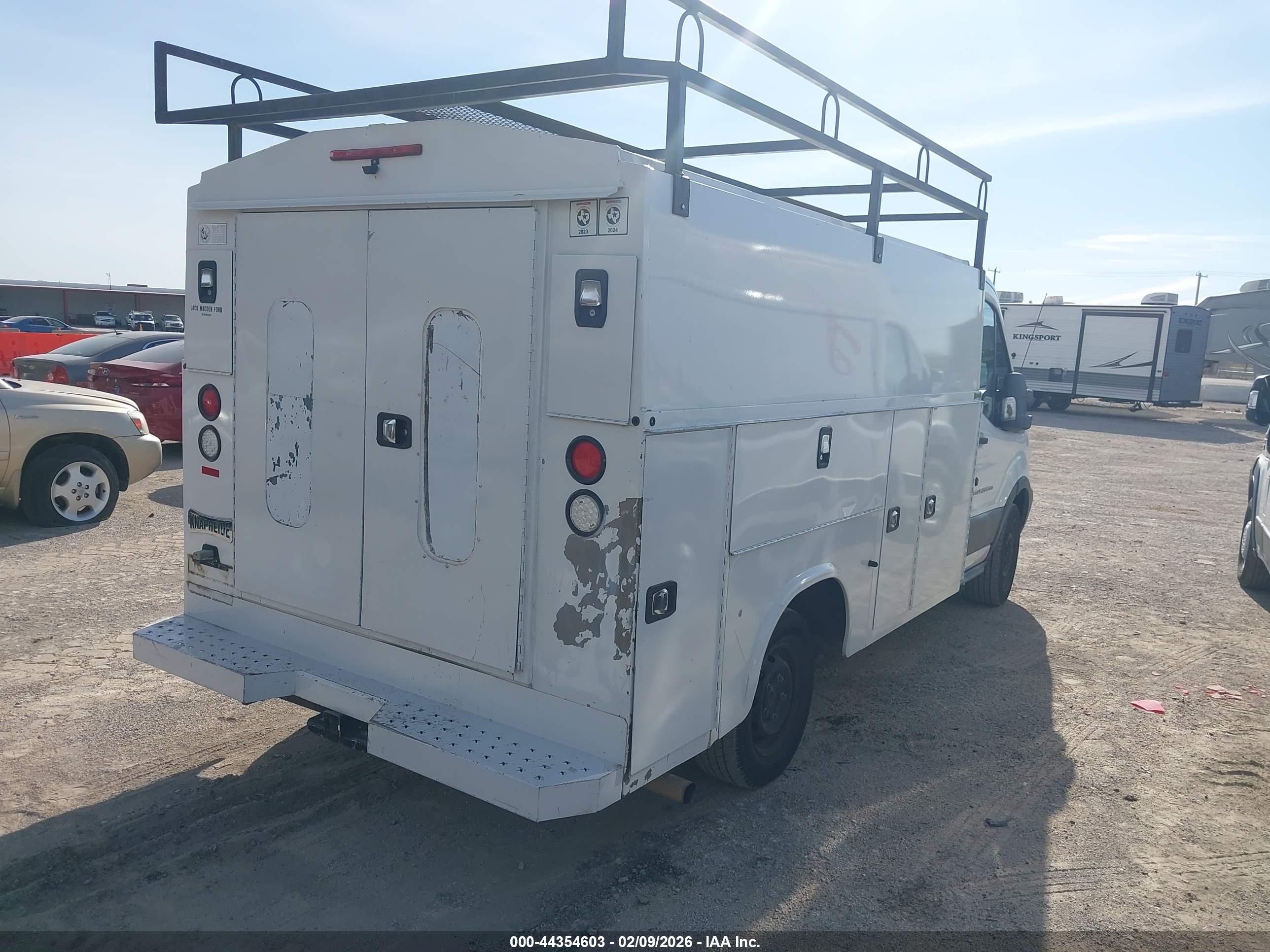 FORD TRANSIT-350 image 4