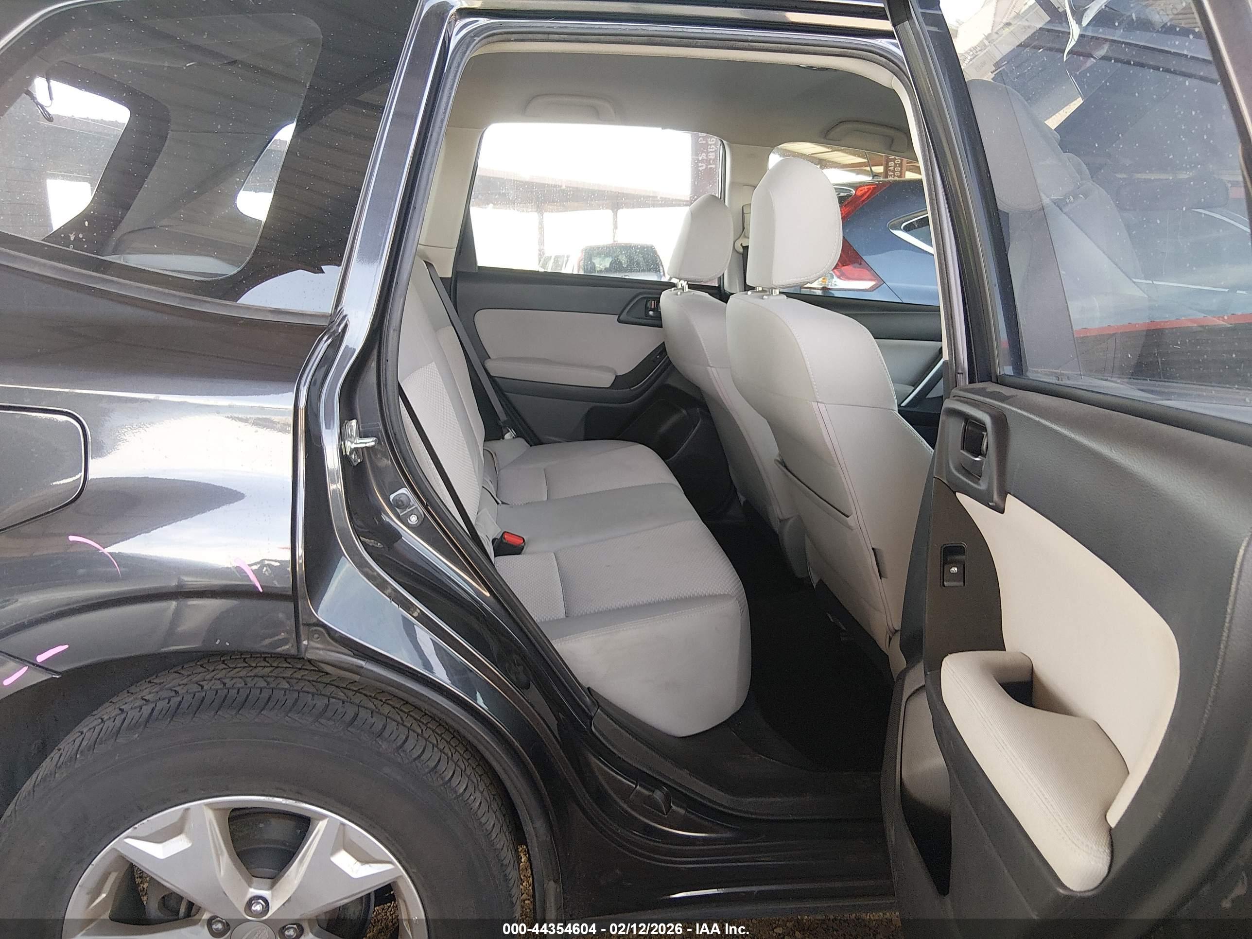 SUBARU FORESTER image 8