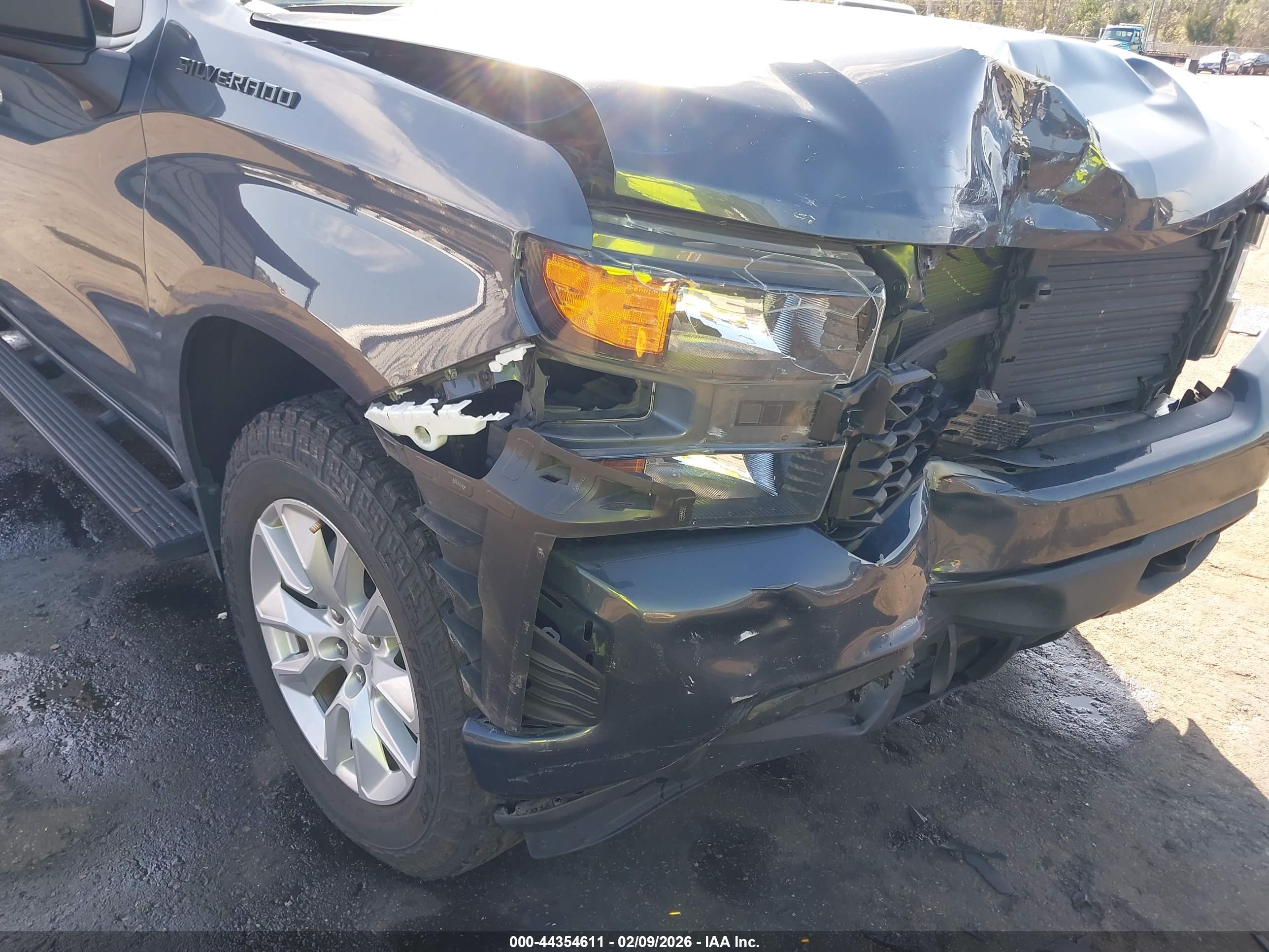 CHEVROLET SILVERADO image 6