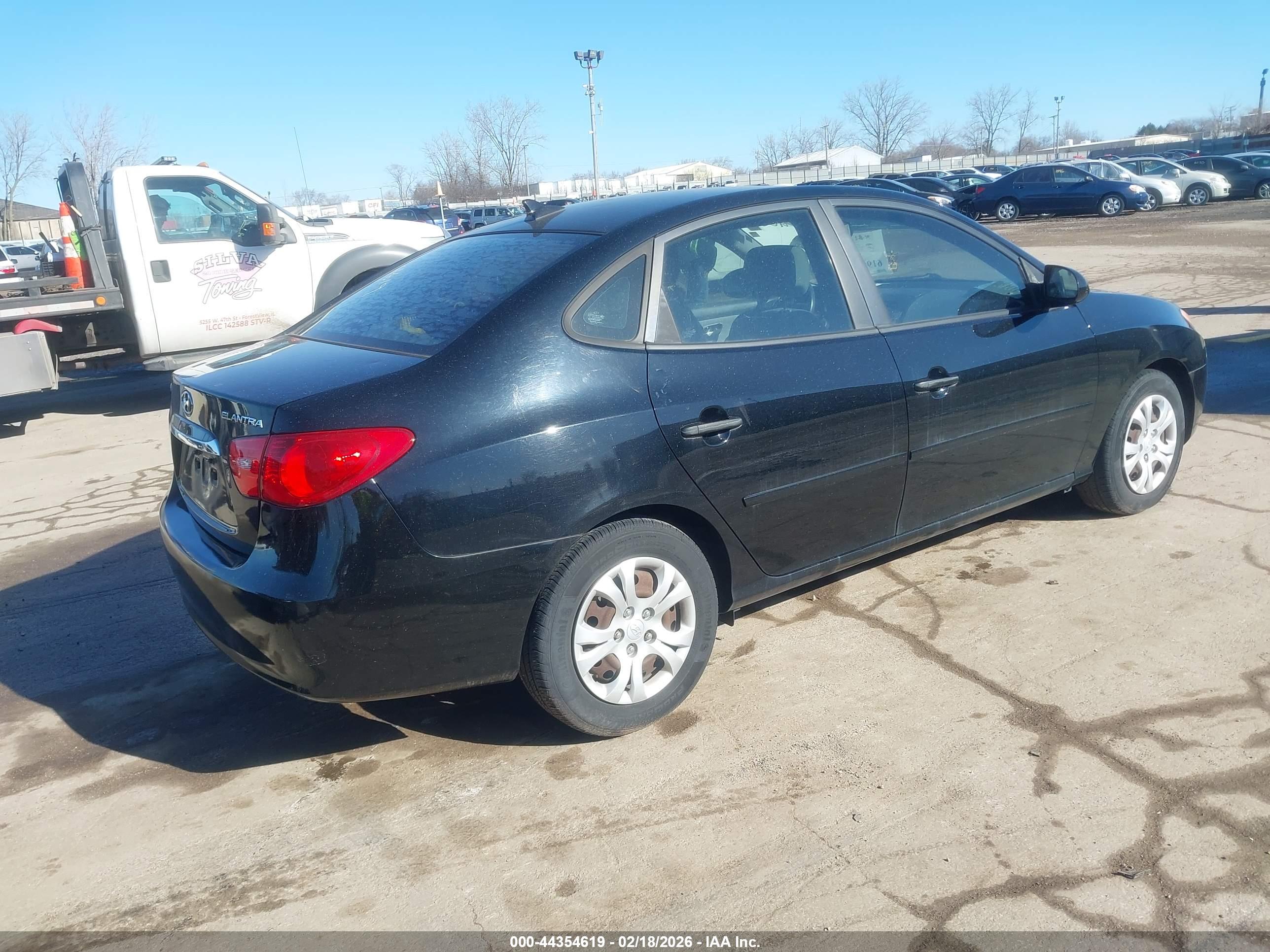 HYUNDAI ELANTRA image 4