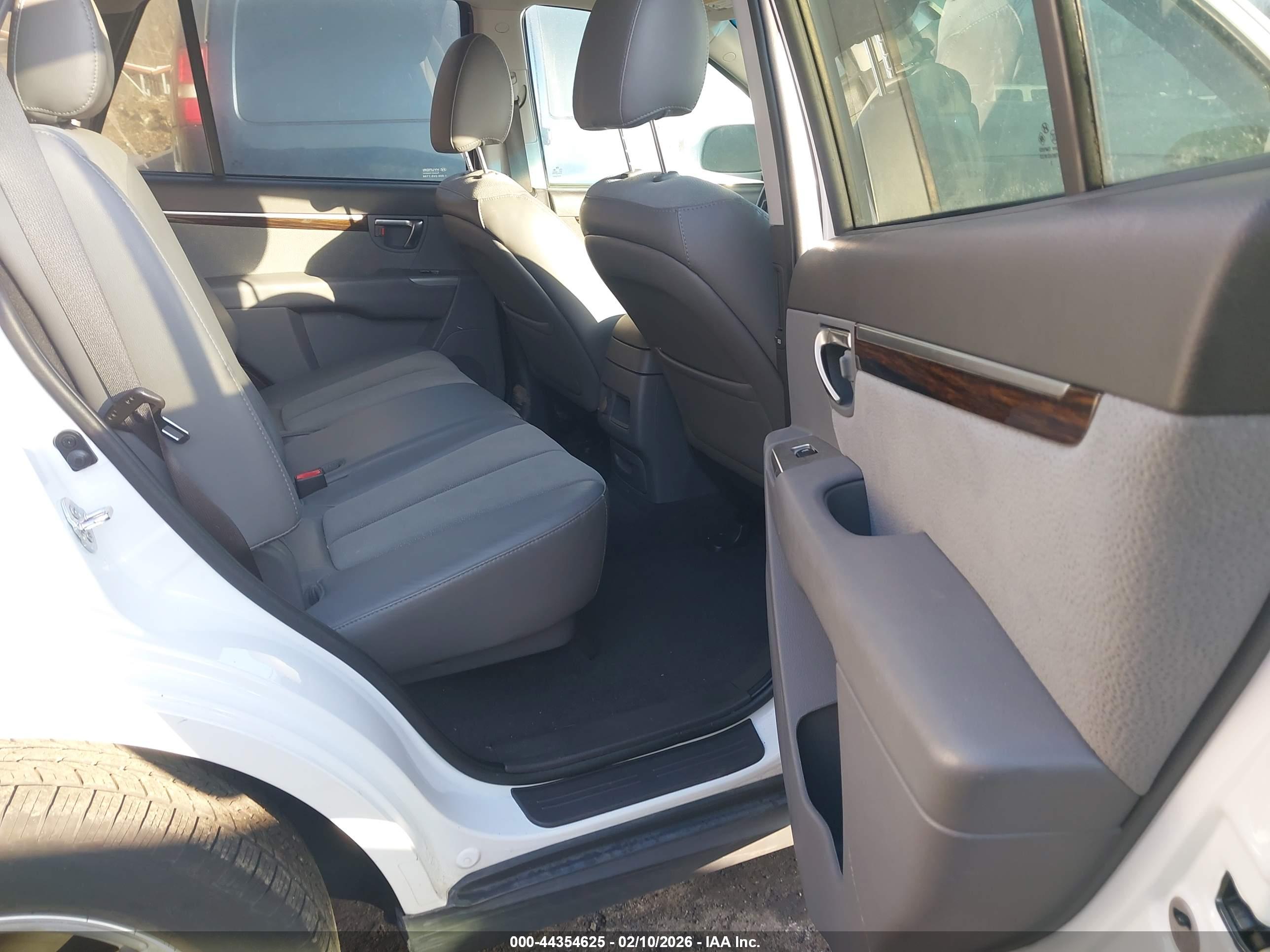HYUNDAI SANTA image 8