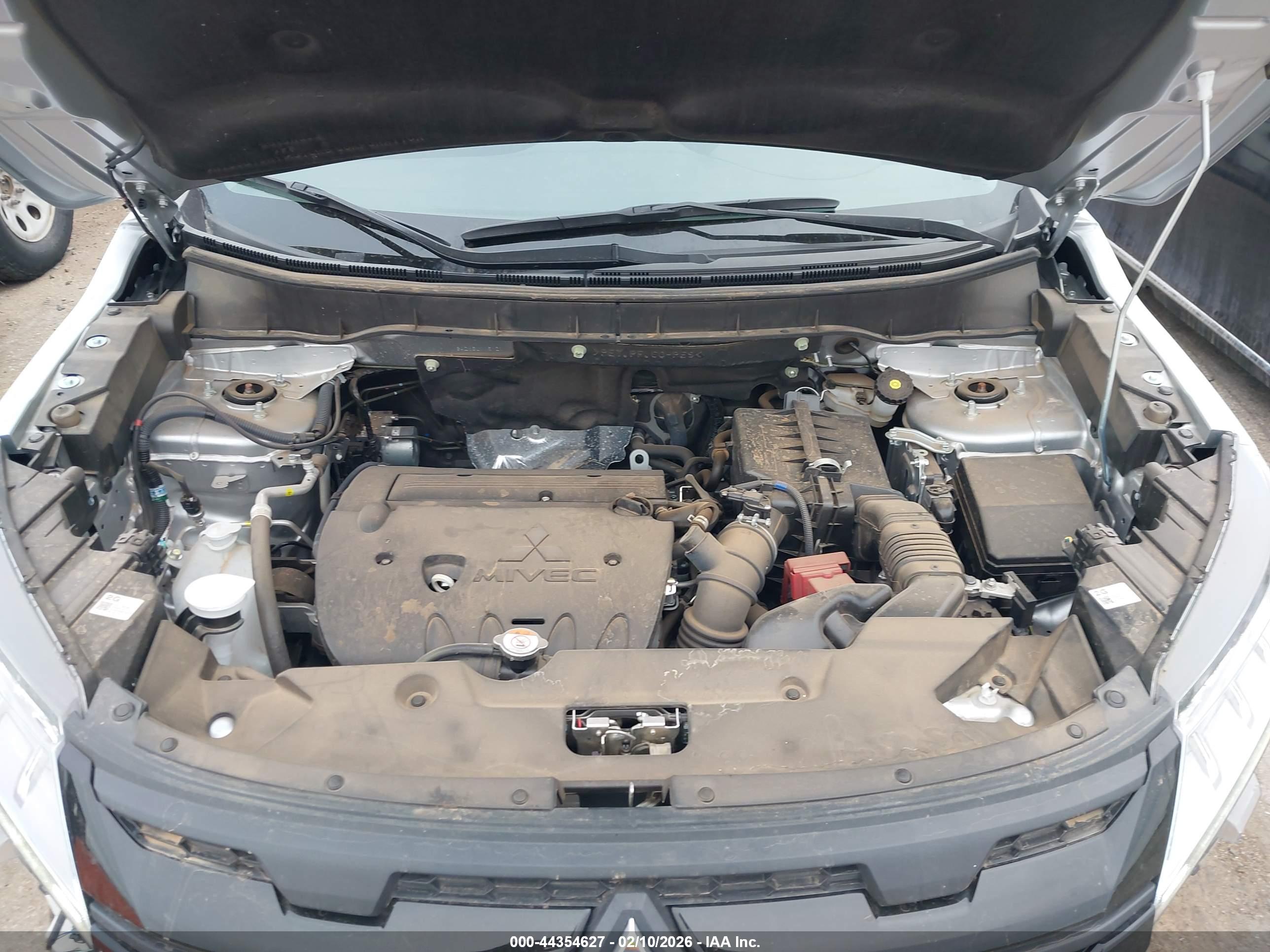 MITSUBISHI OUTLANDER image 10