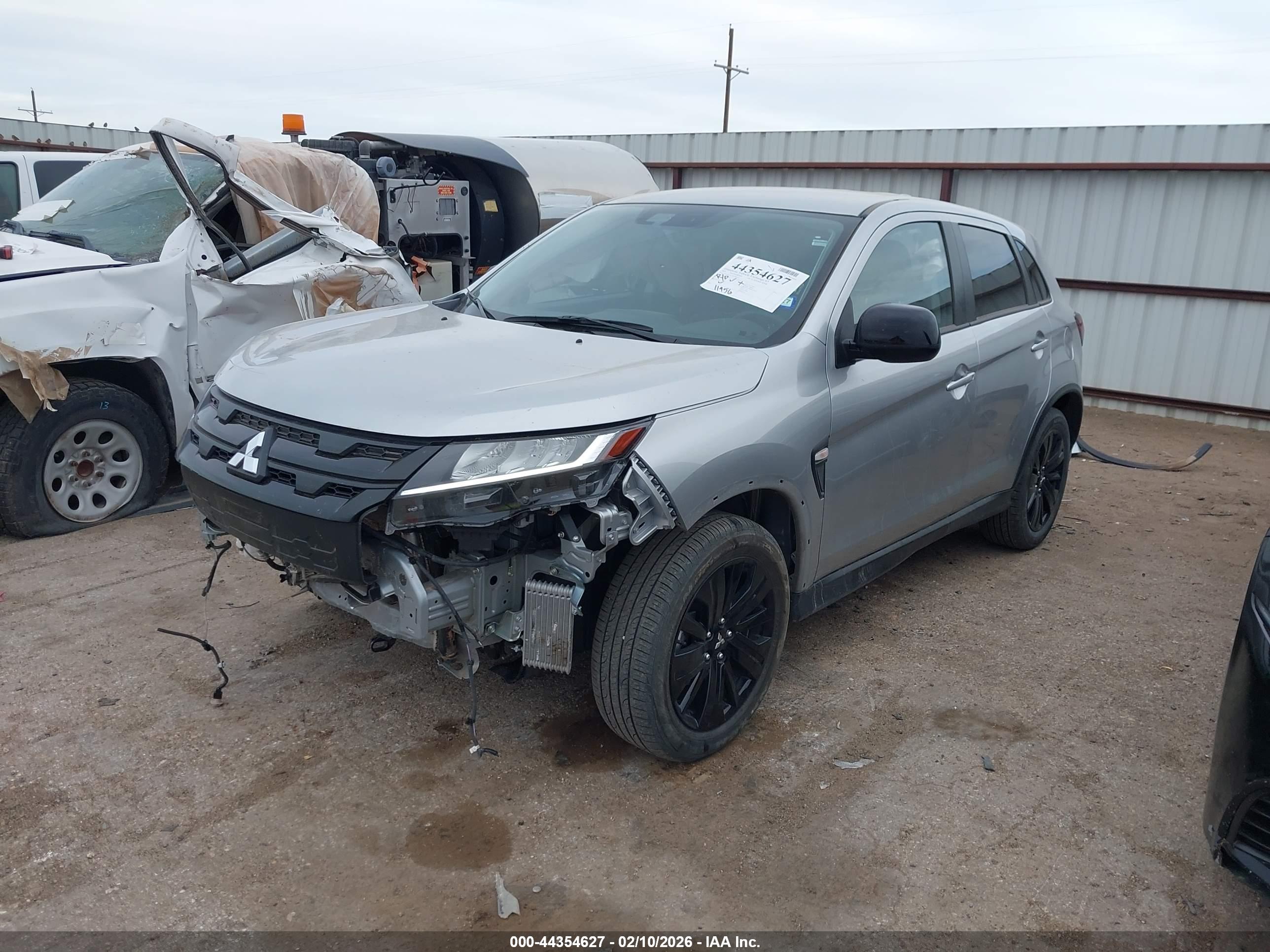 MITSUBISHI OUTLANDER image 2