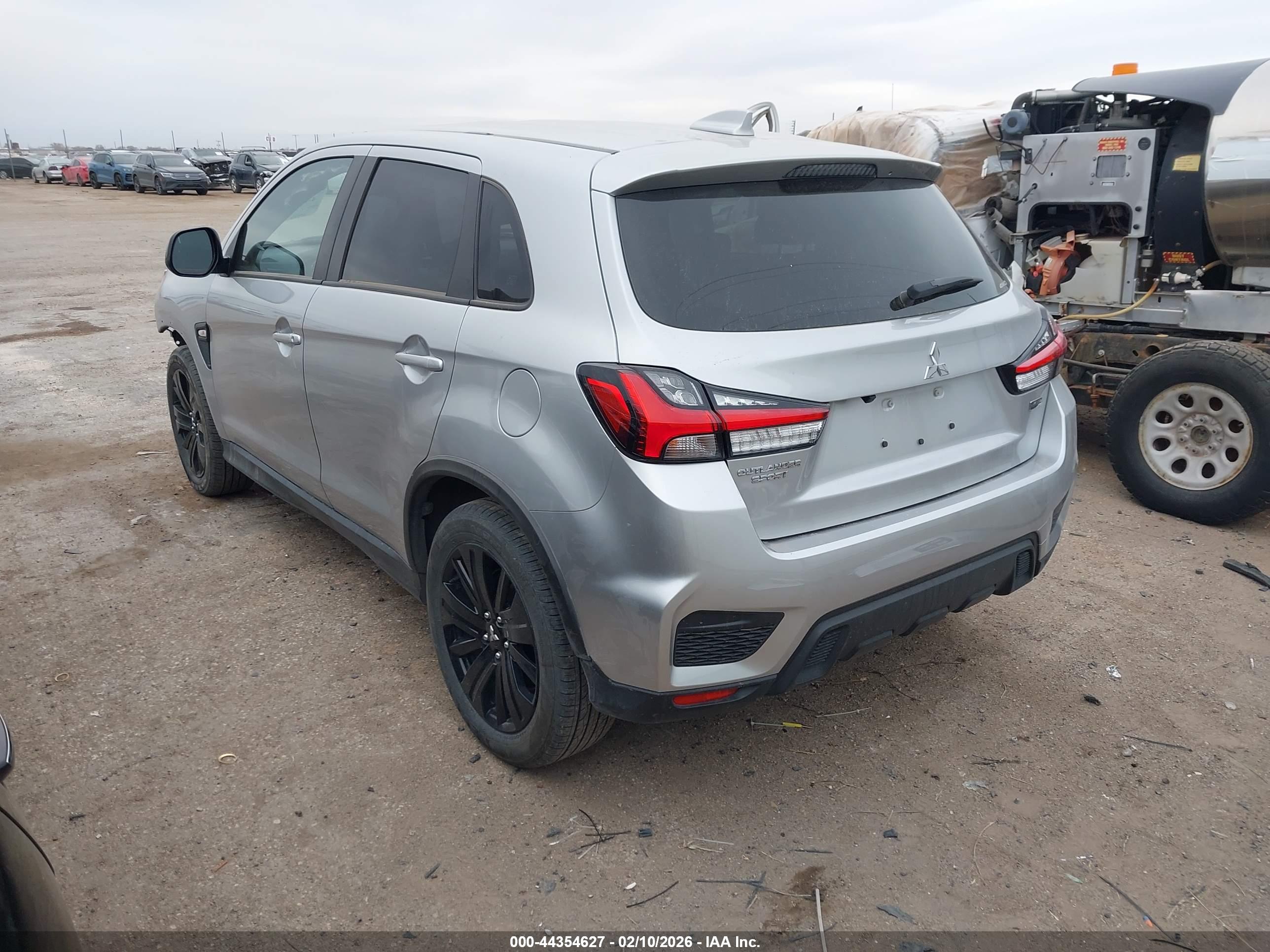 MITSUBISHI OUTLANDER image 3