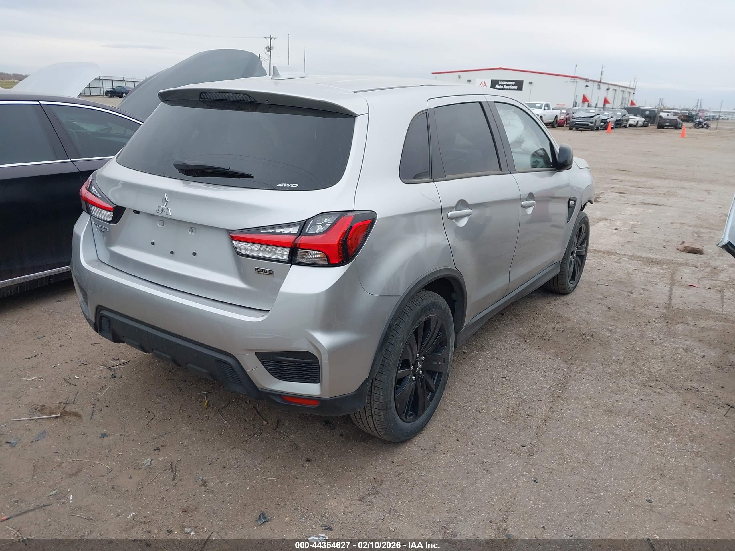 MITSUBISHI OUTLANDER image 4