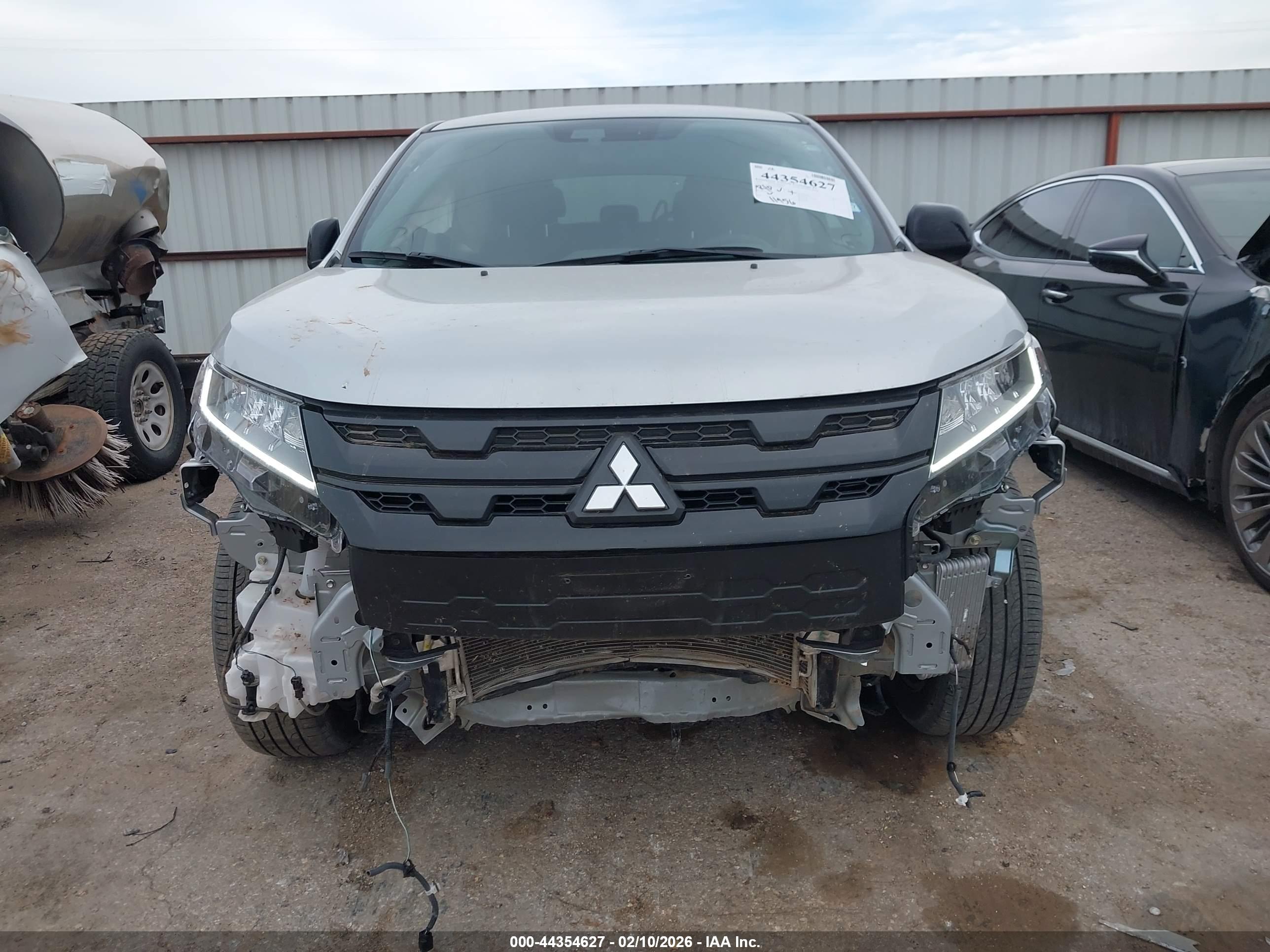 MITSUBISHI OUTLANDER image 6