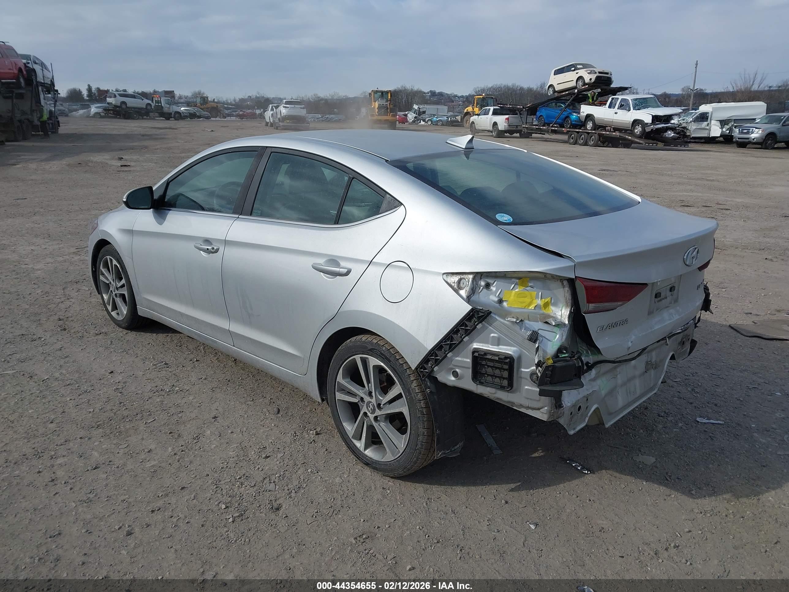 HYUNDAI ELANTRA image 3
