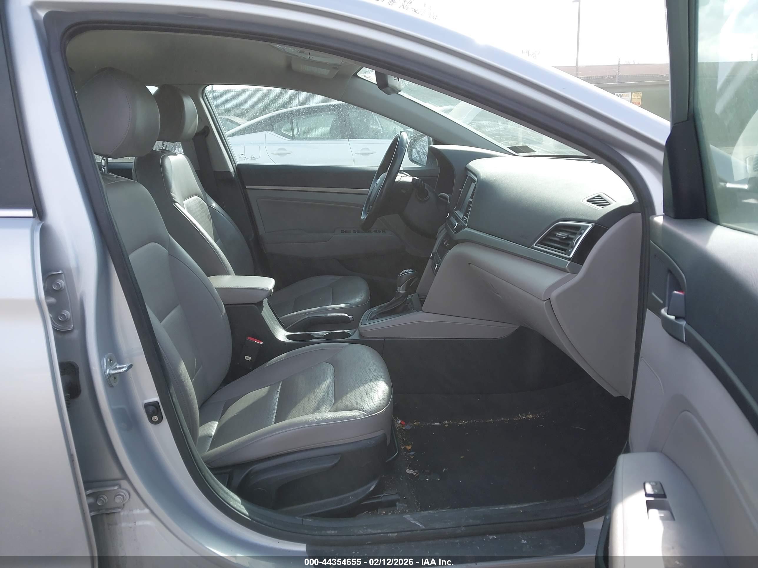 HYUNDAI ELANTRA image 5