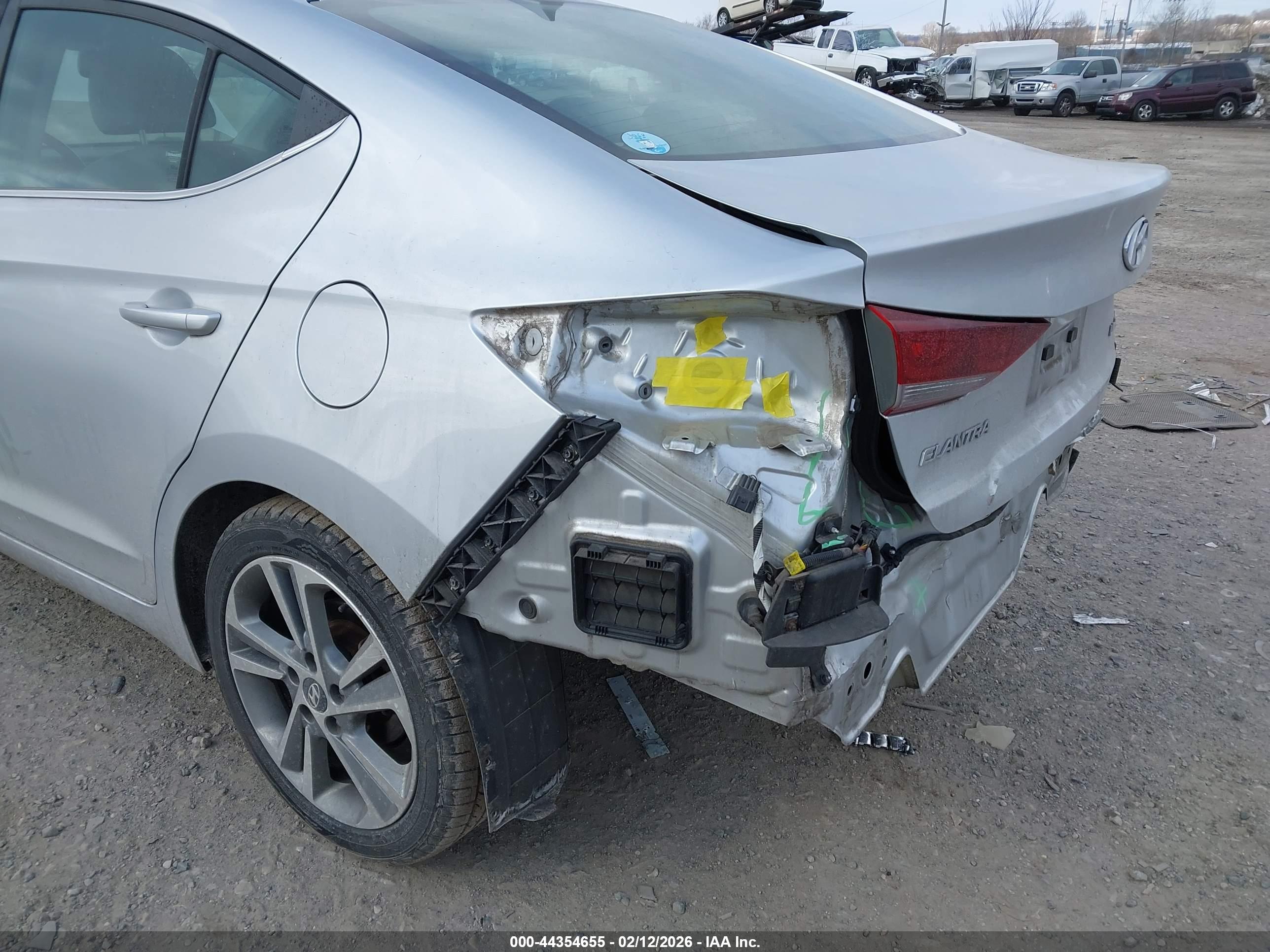 HYUNDAI ELANTRA image 6