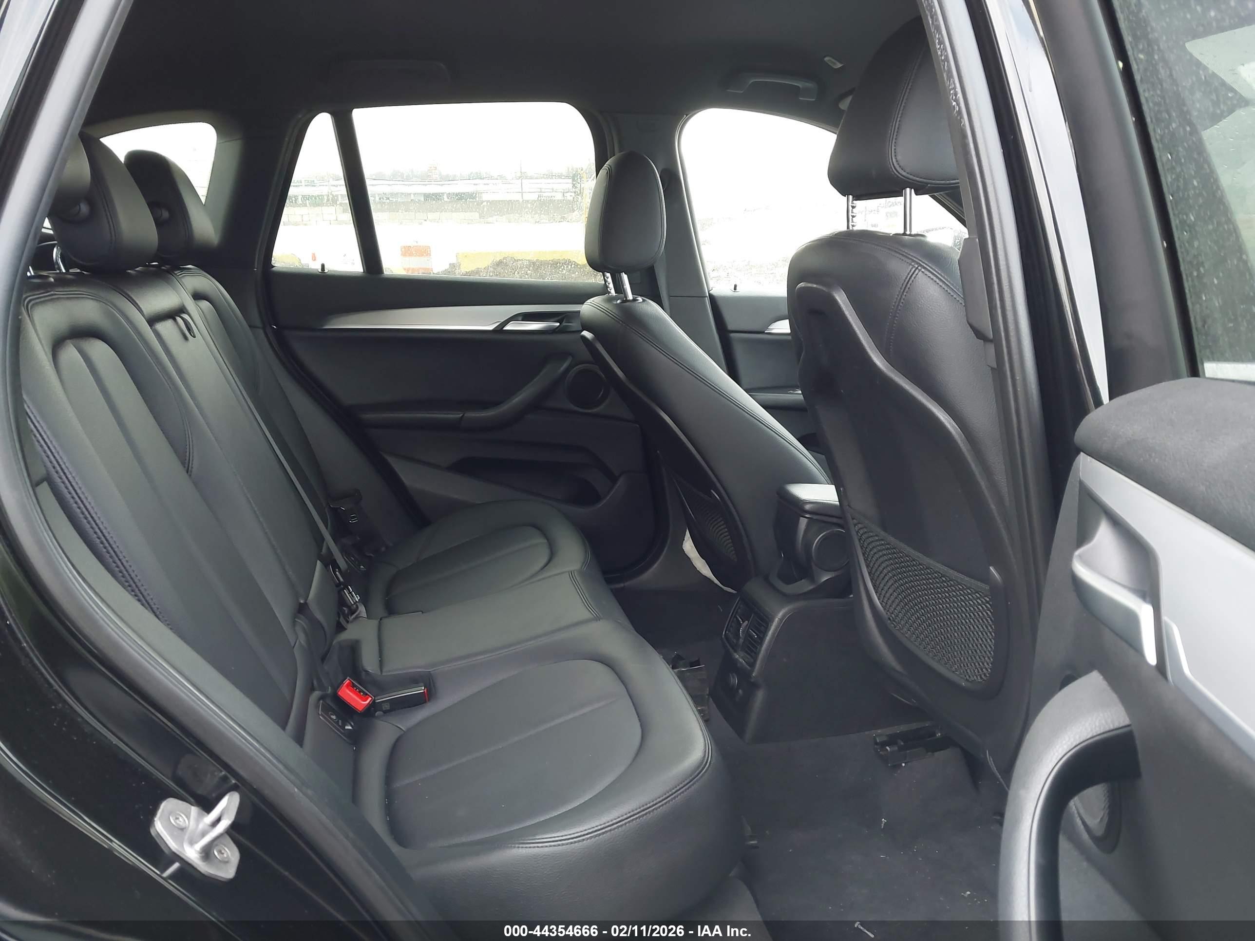 BMW X1 image 8