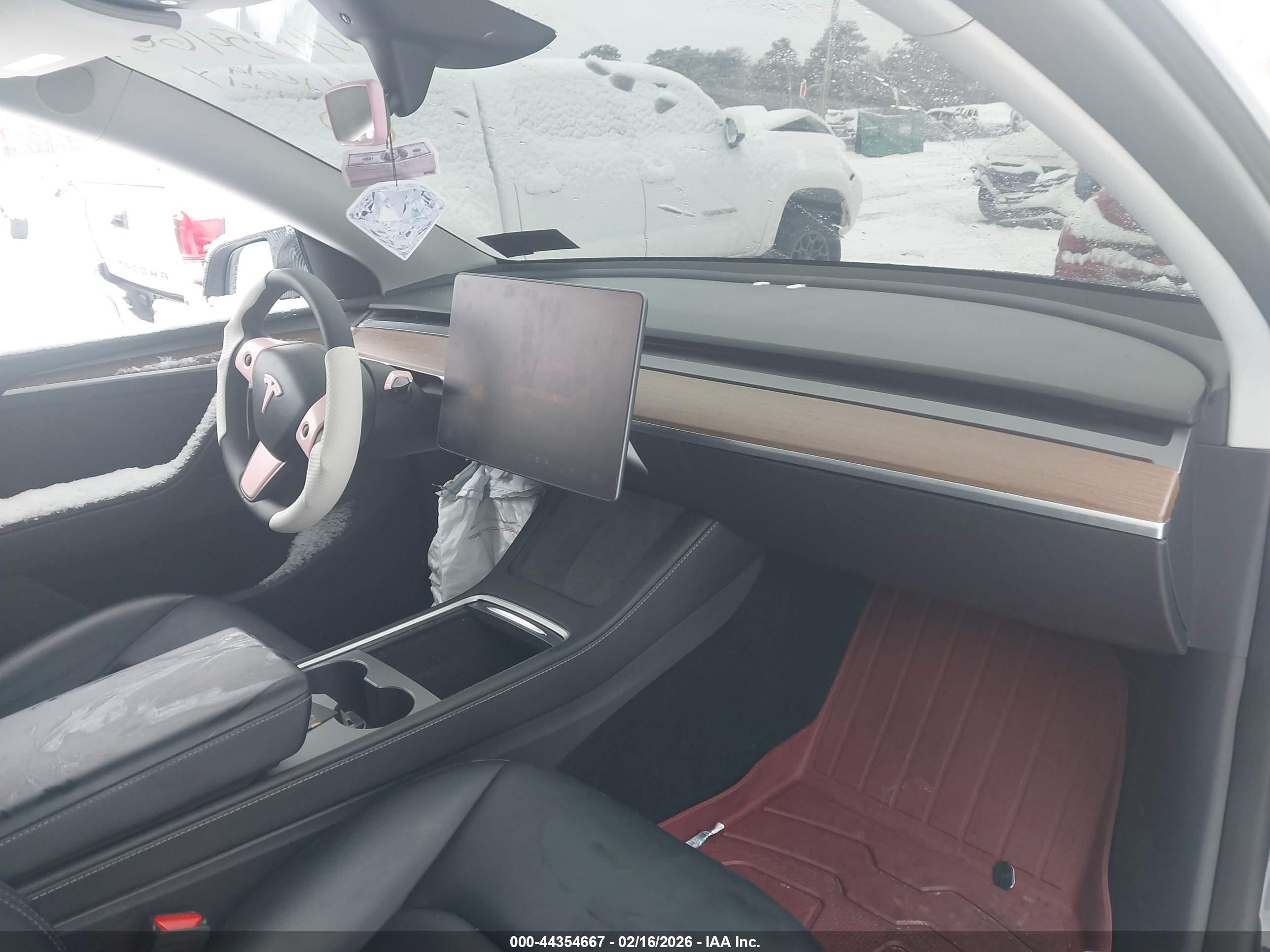 TESLA MODEL image 5