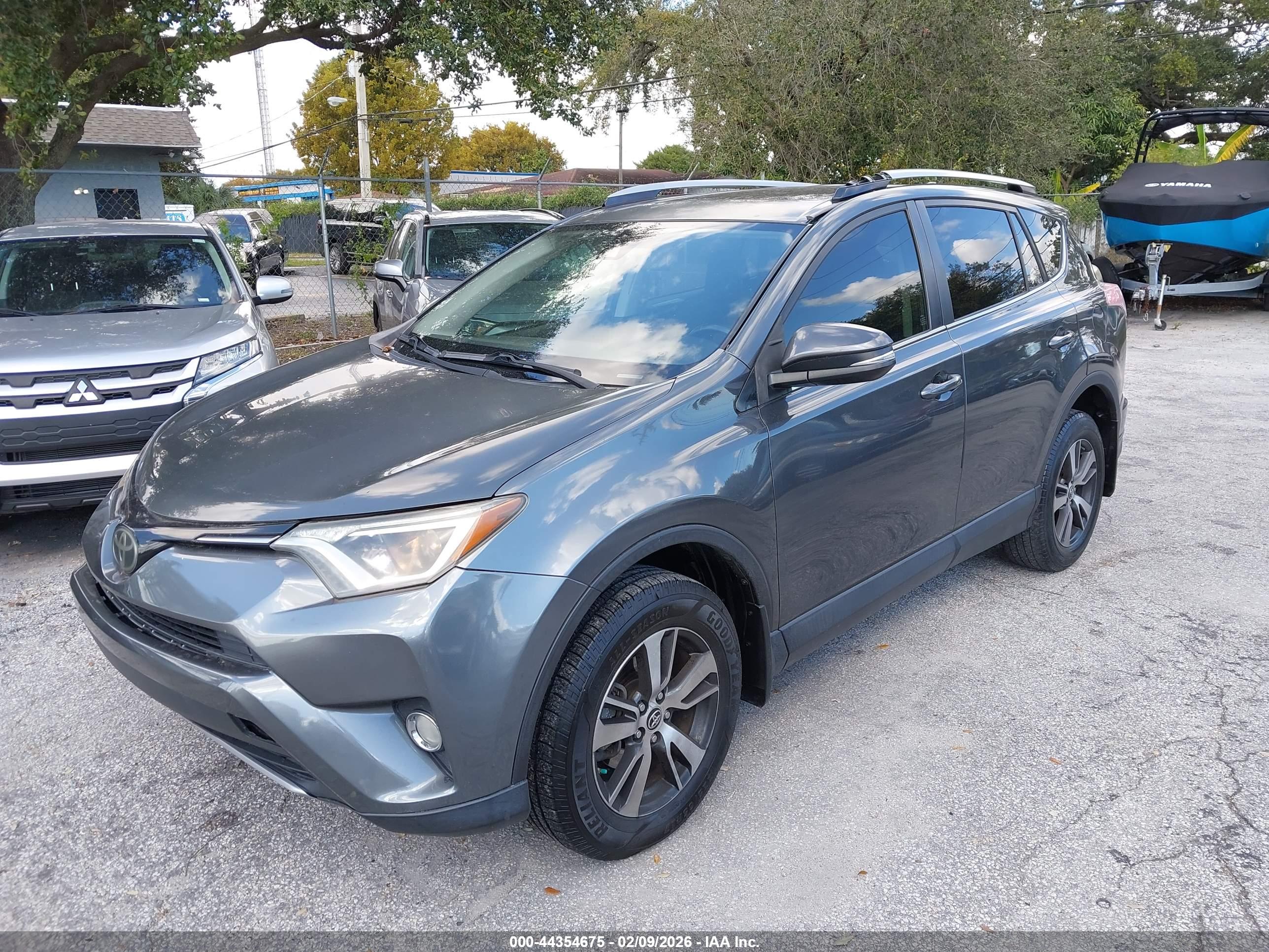 TOYOTA RAV4 image 2