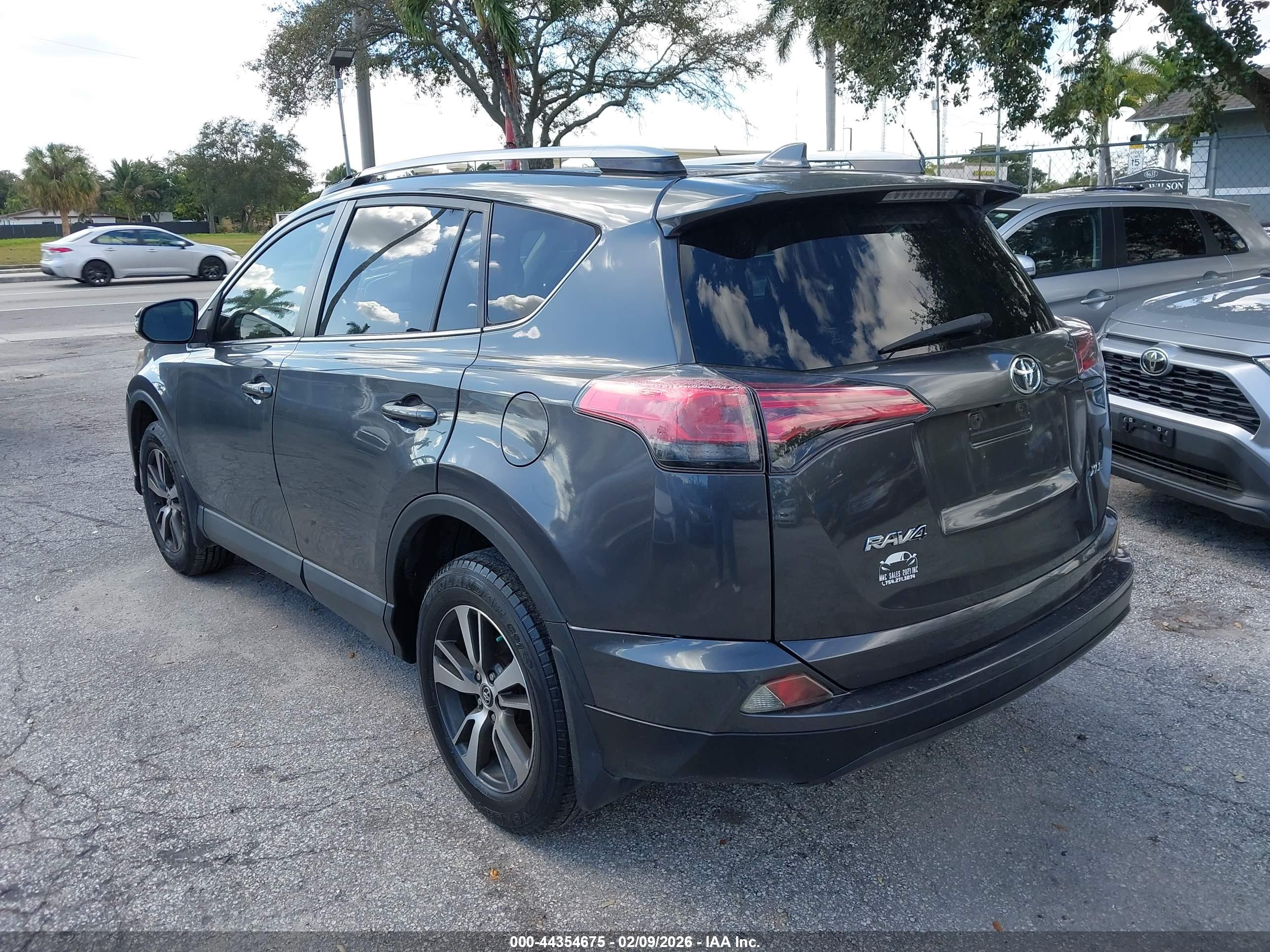 TOYOTA RAV4 image 3