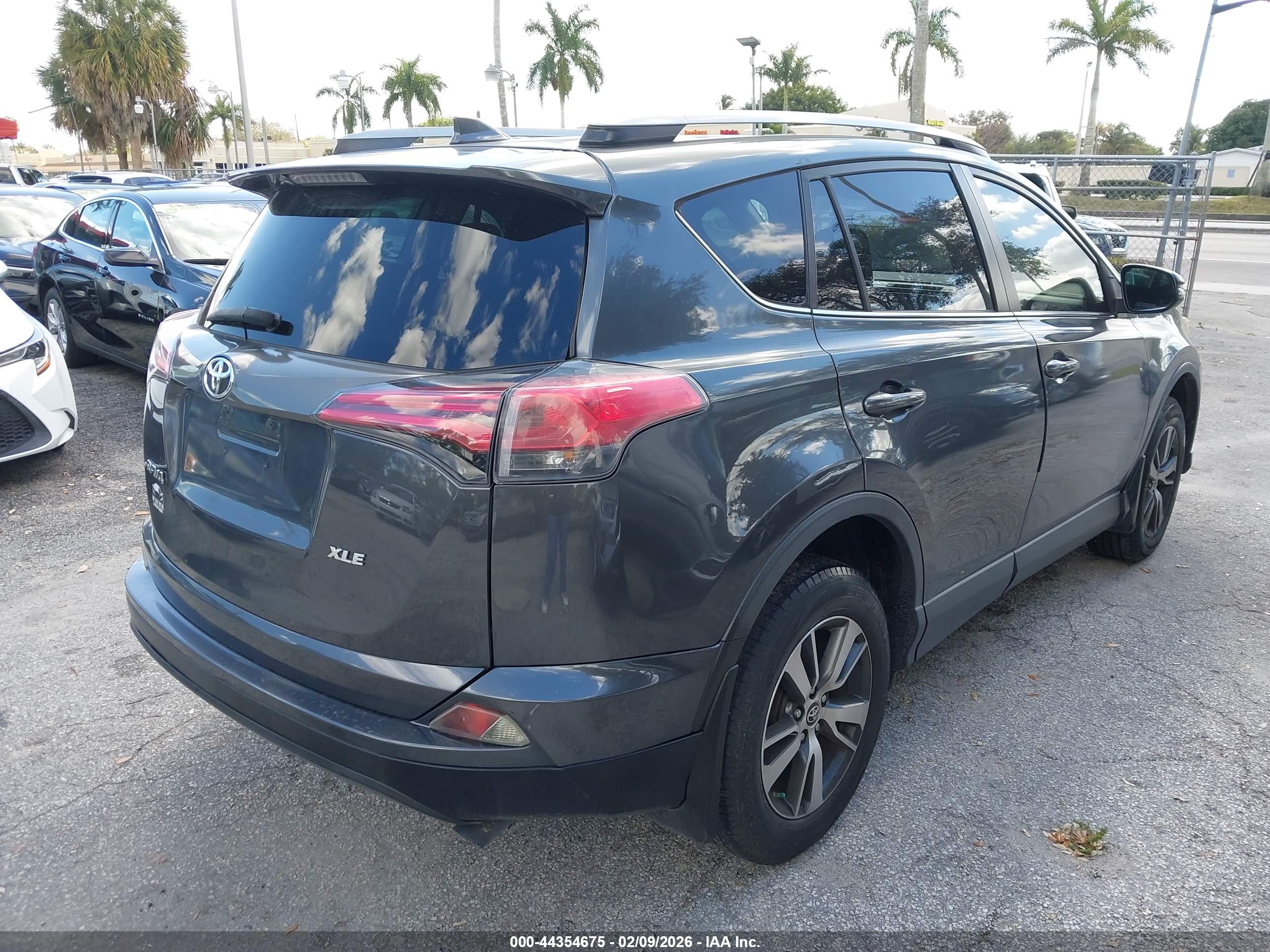 TOYOTA RAV4 image 4