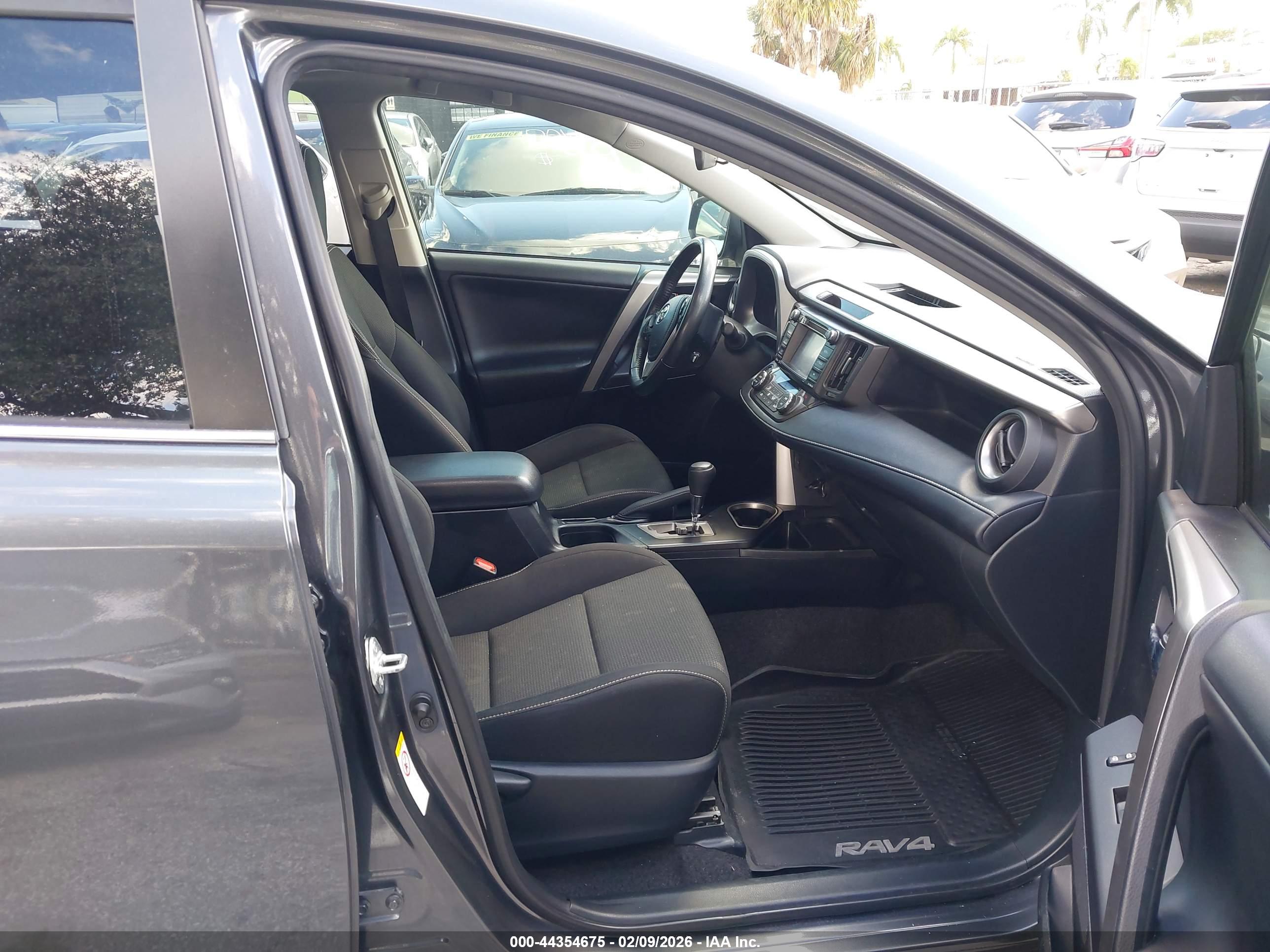 TOYOTA RAV4 image 5
