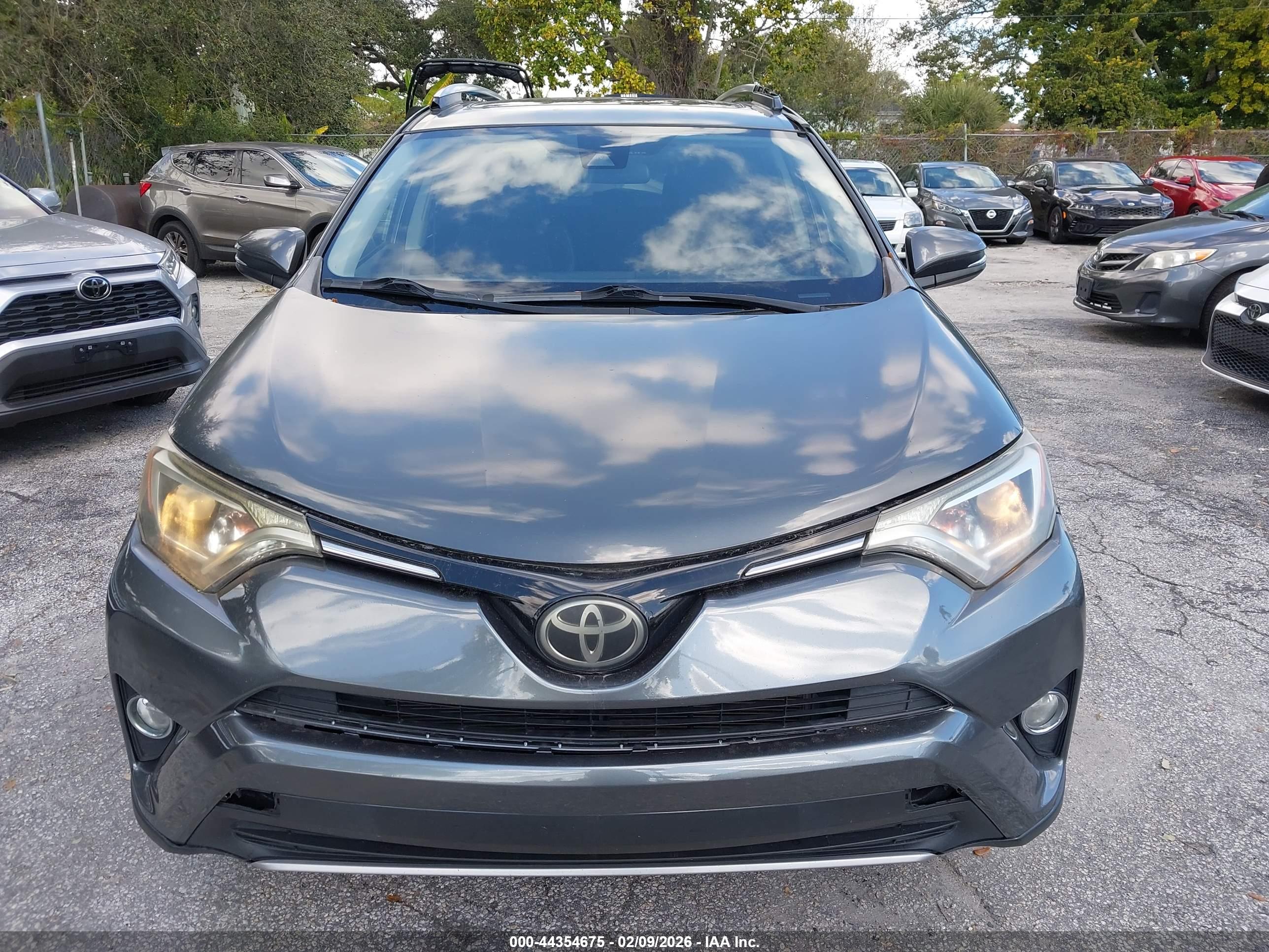 TOYOTA RAV4 image 6