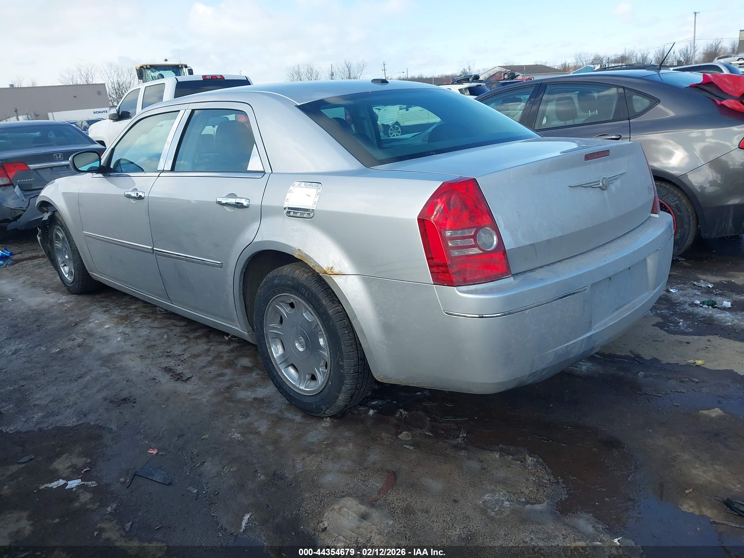 CHRYSLER 300 image 3