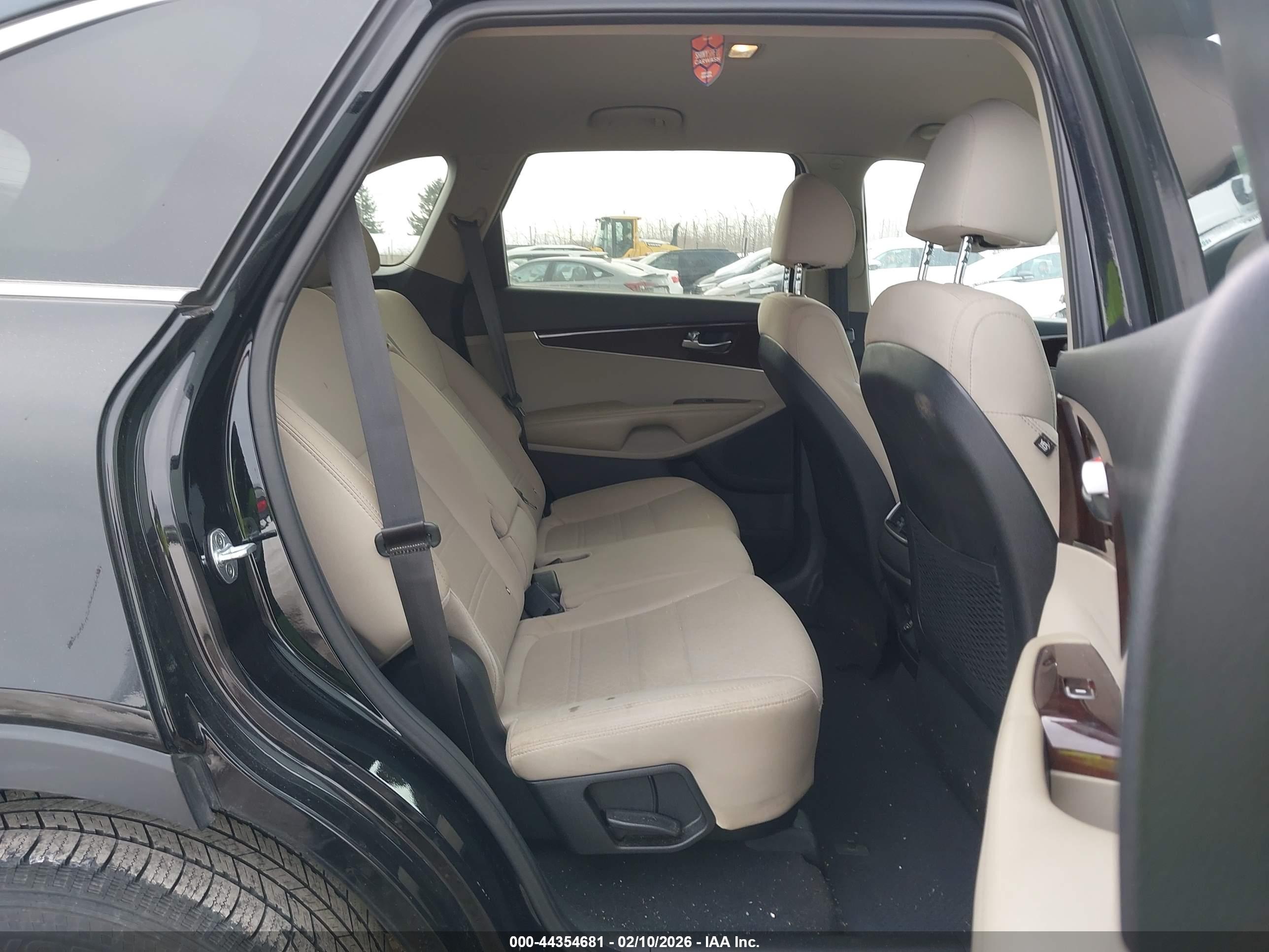 KIA SORENTO image 8
