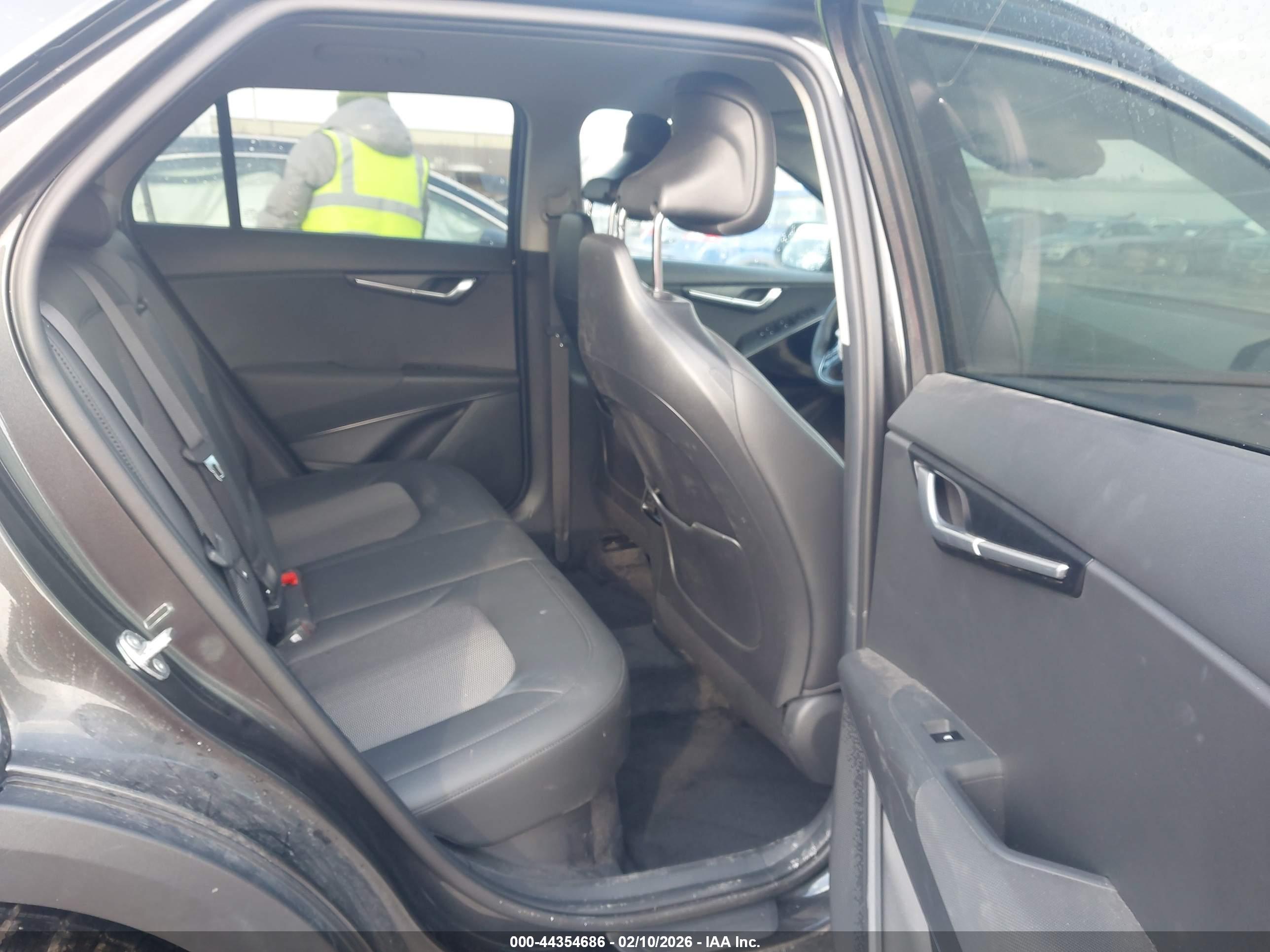 KIA NIRO image 8