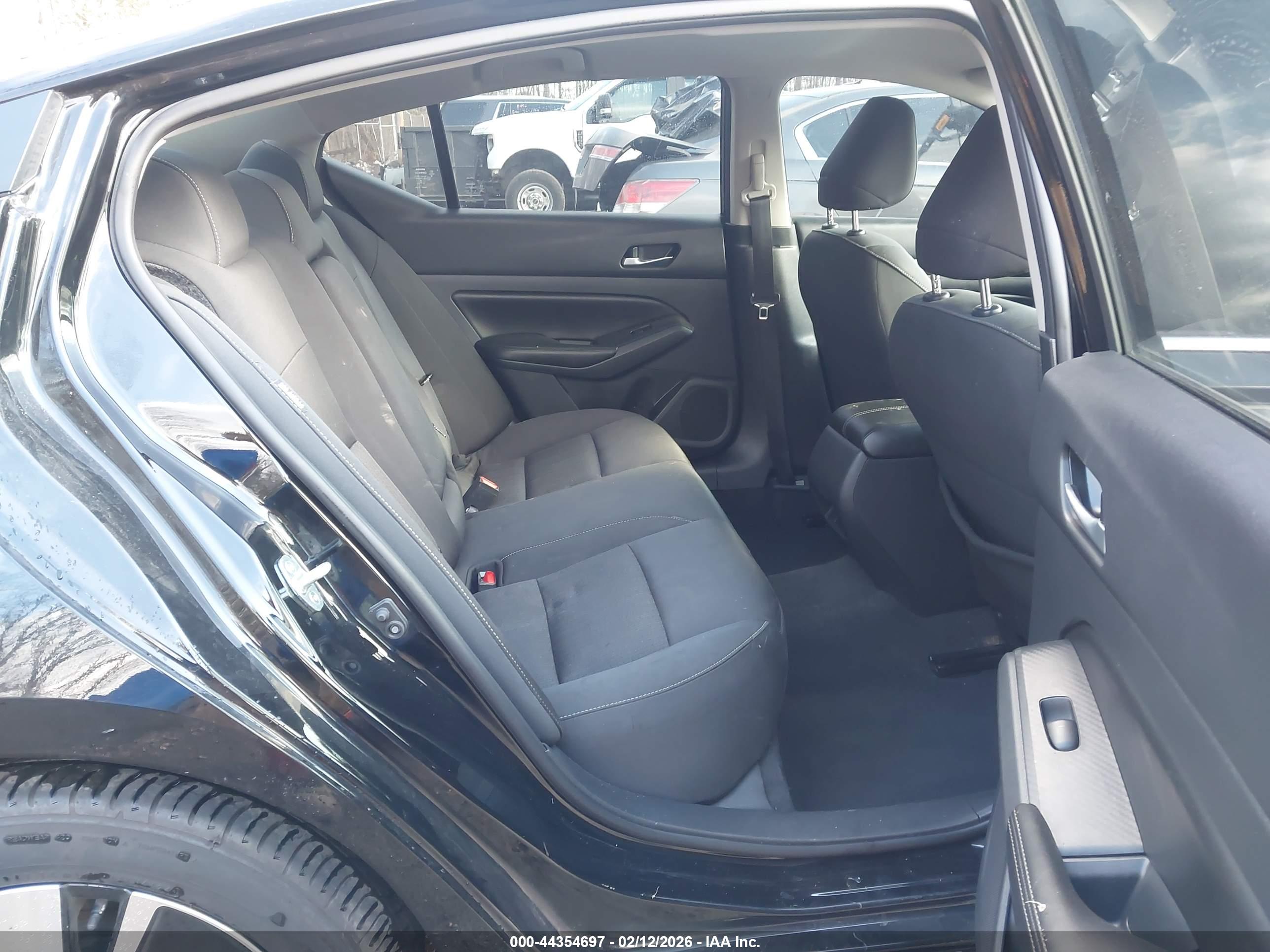 NISSAN ALTIMA image 8