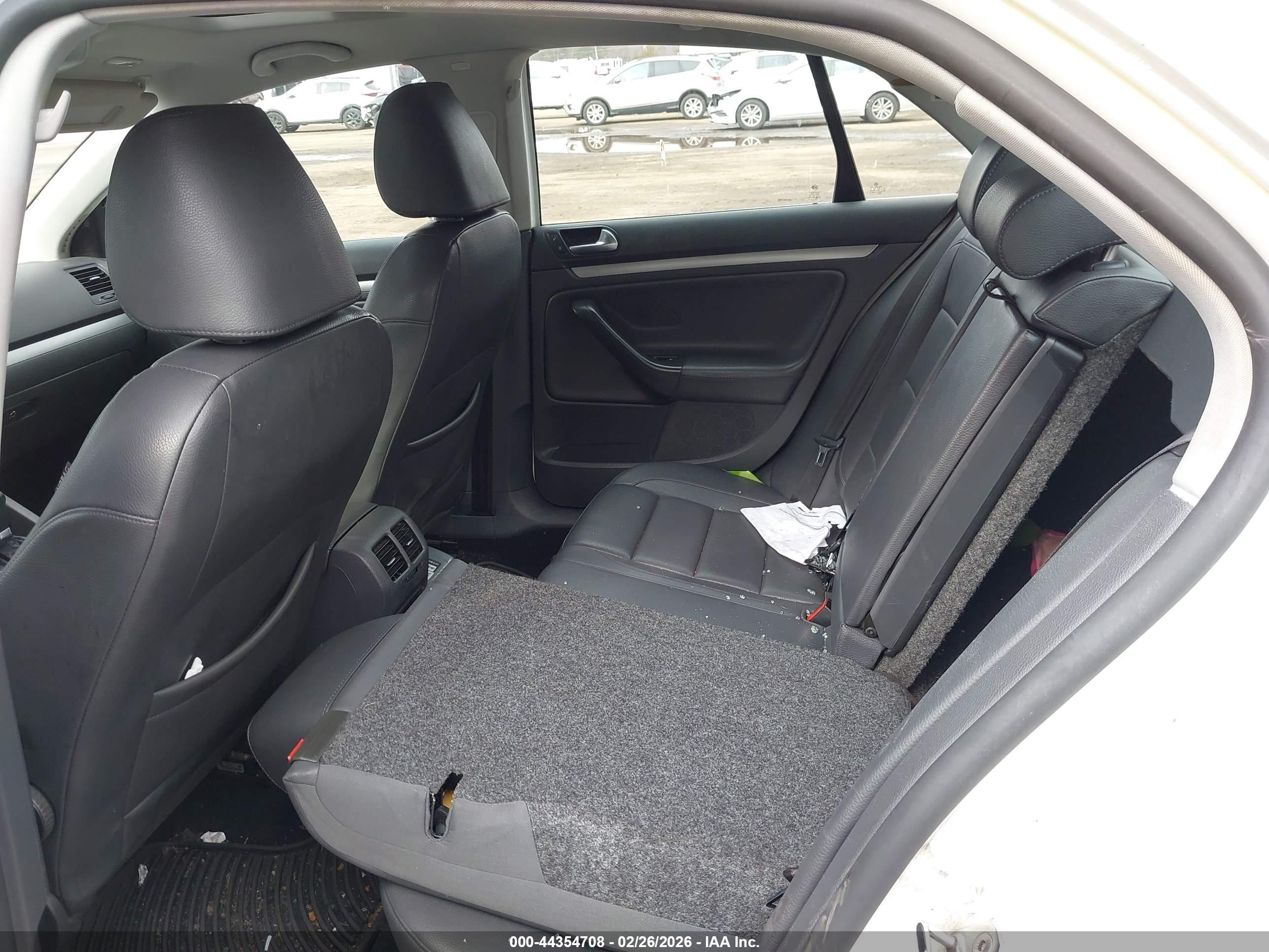 VOLKSWAGEN JETTA image 8