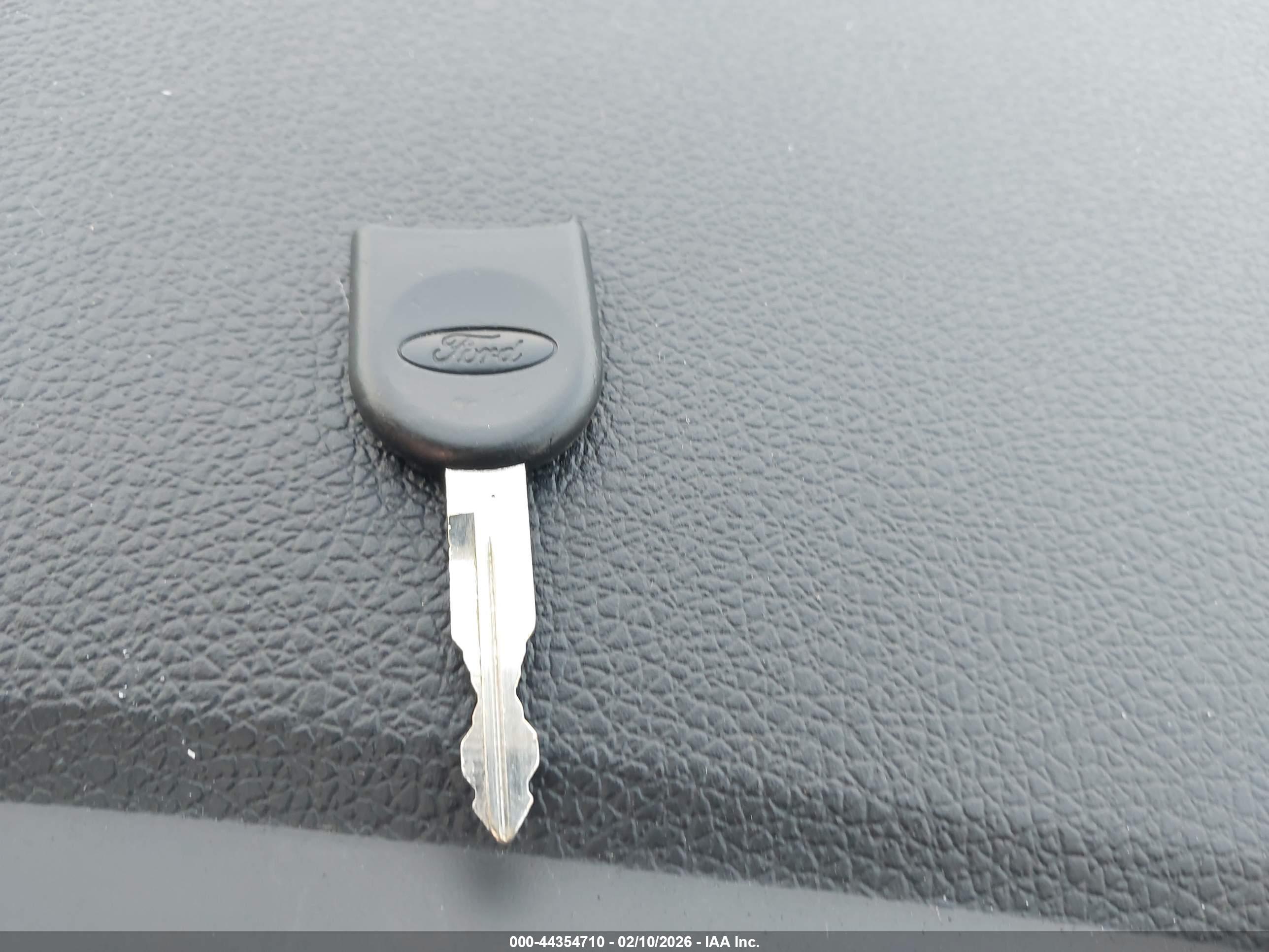 FORD EXPLORER image 11
