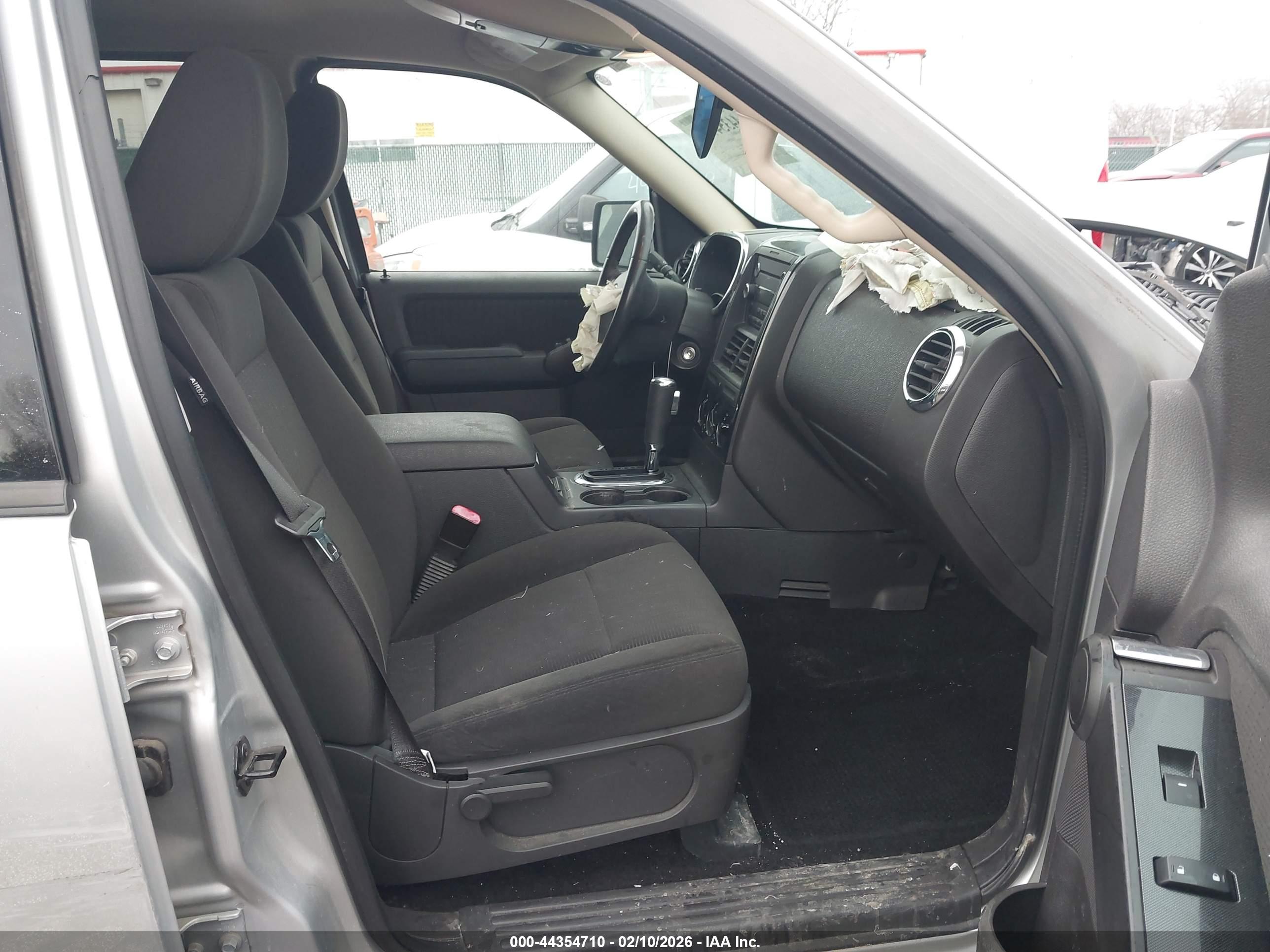 FORD EXPLORER image 5