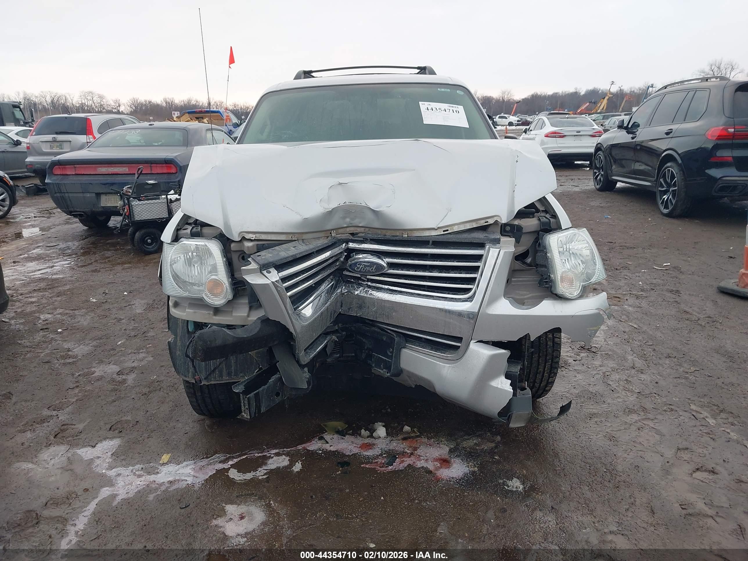 FORD EXPLORER image 6