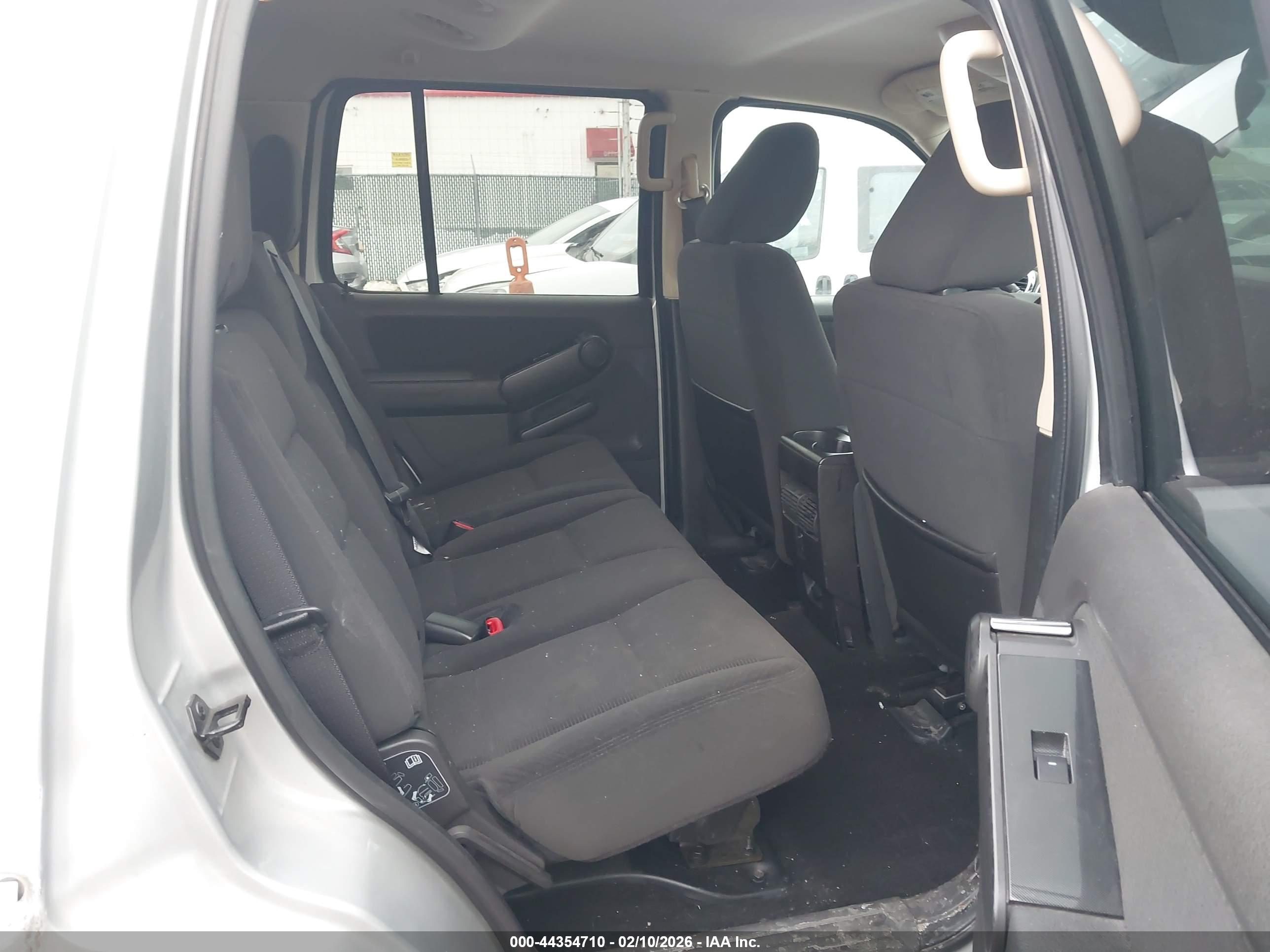FORD EXPLORER image 8