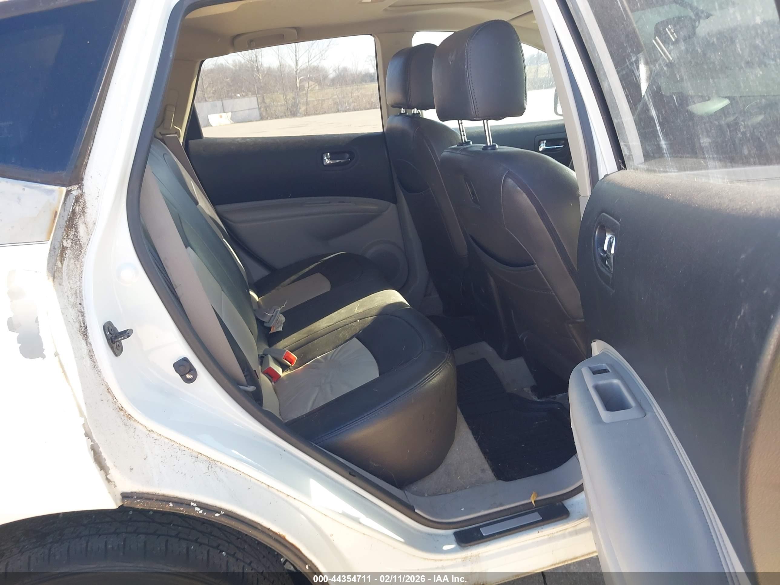 NISSAN ROGUE image 8