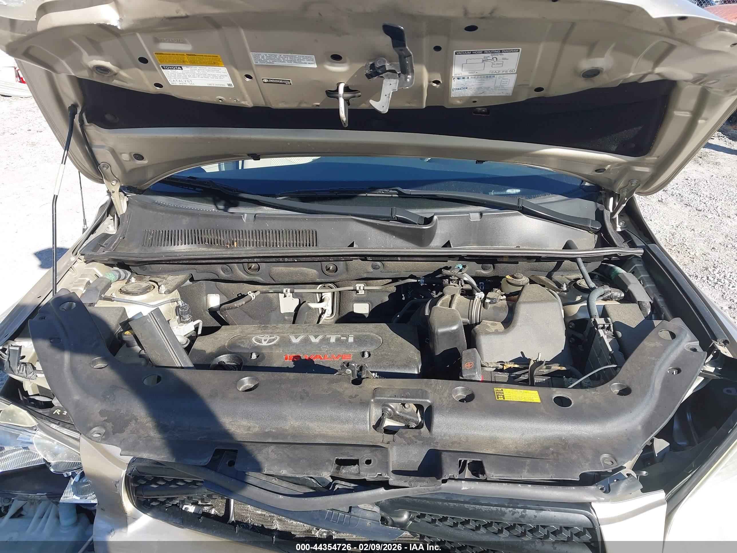 TOYOTA RAV4 image 10