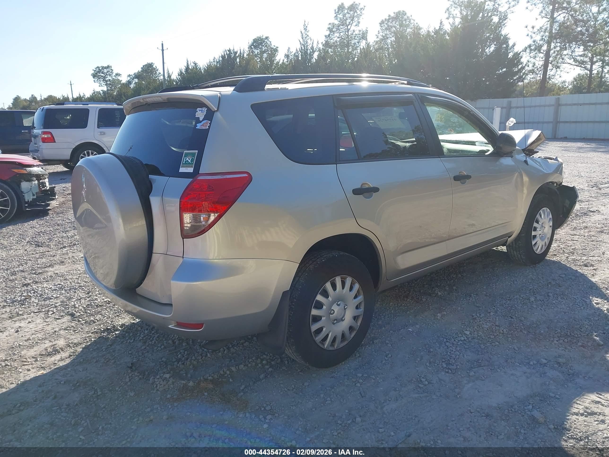 TOYOTA RAV4 image 4
