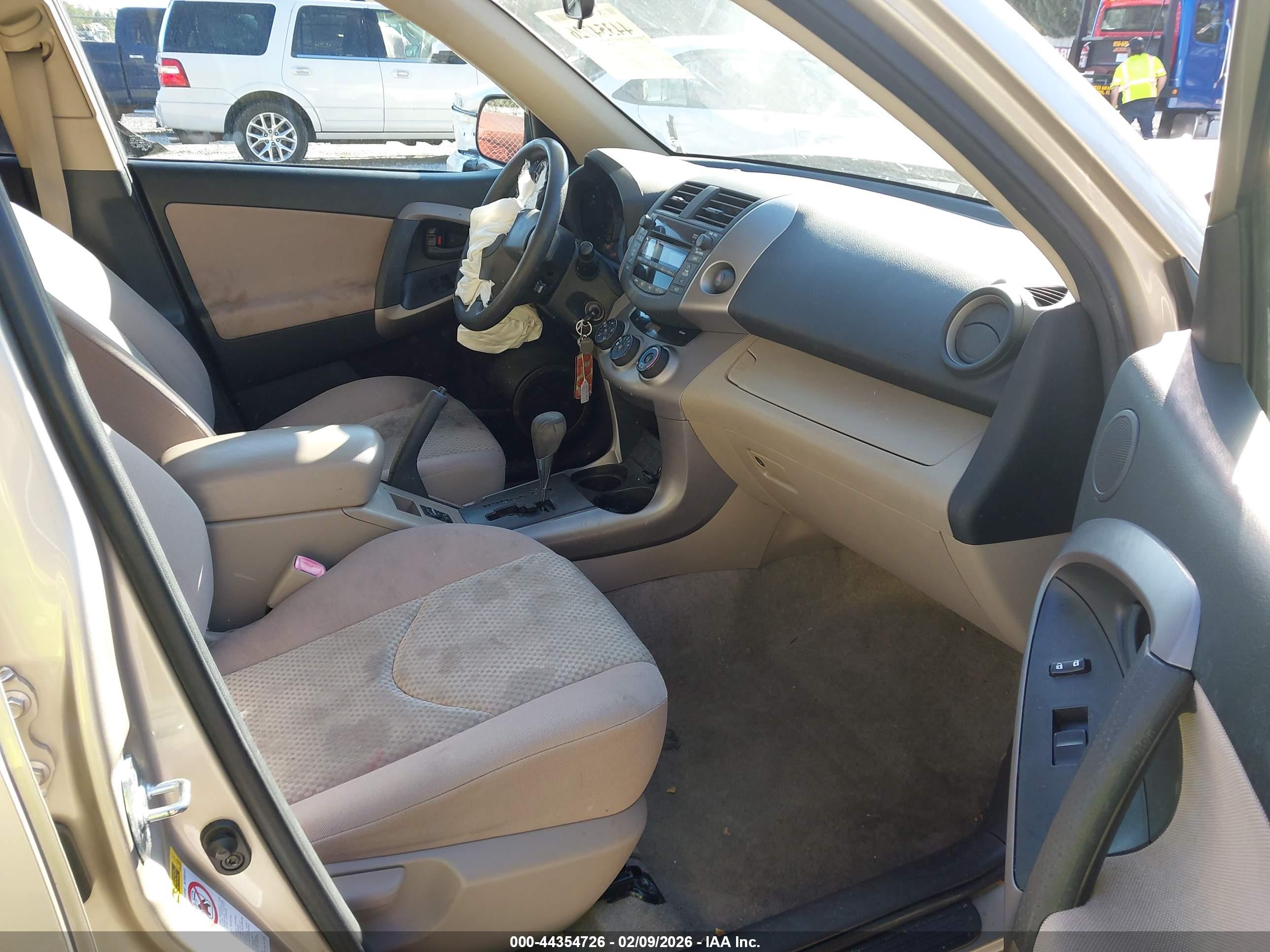 TOYOTA RAV4 image 5