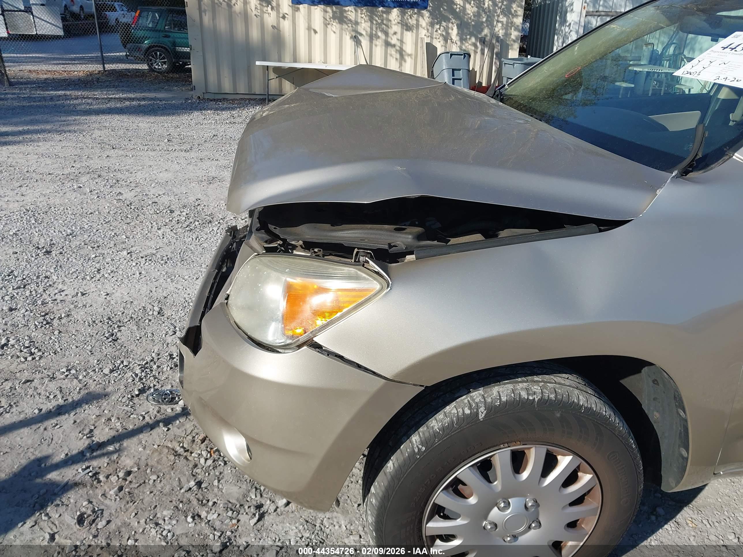 TOYOTA RAV4 image 6