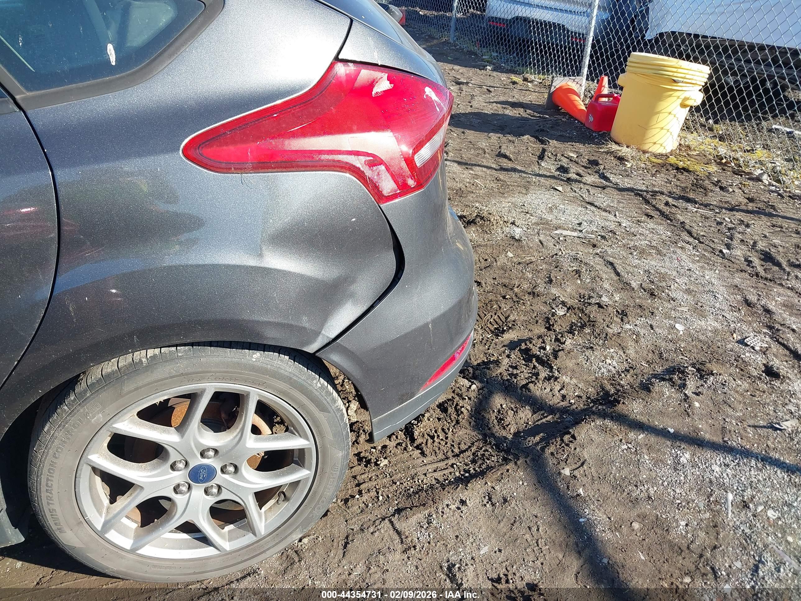 FORD FOCUS image 6