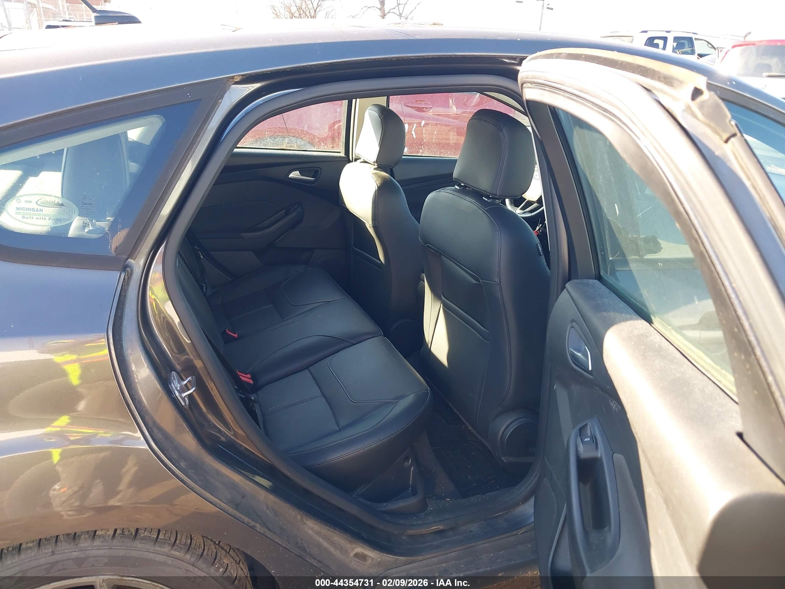 FORD FOCUS image 8