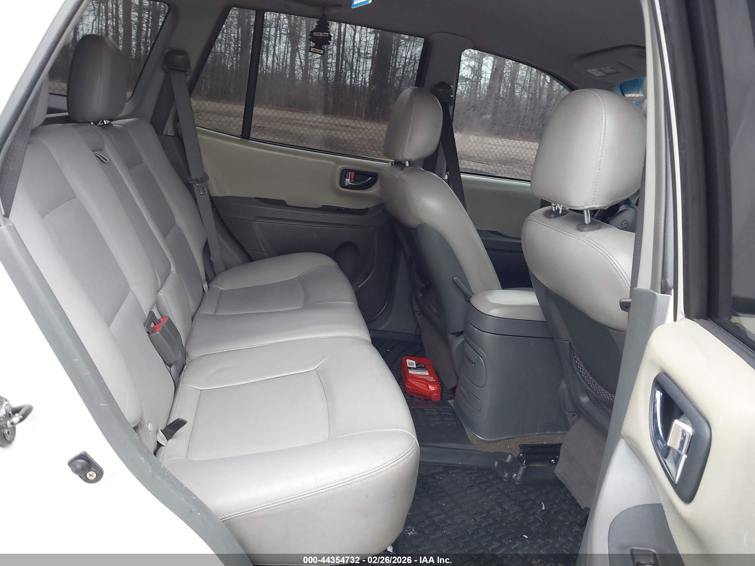 HYUNDAI SANTA image 8