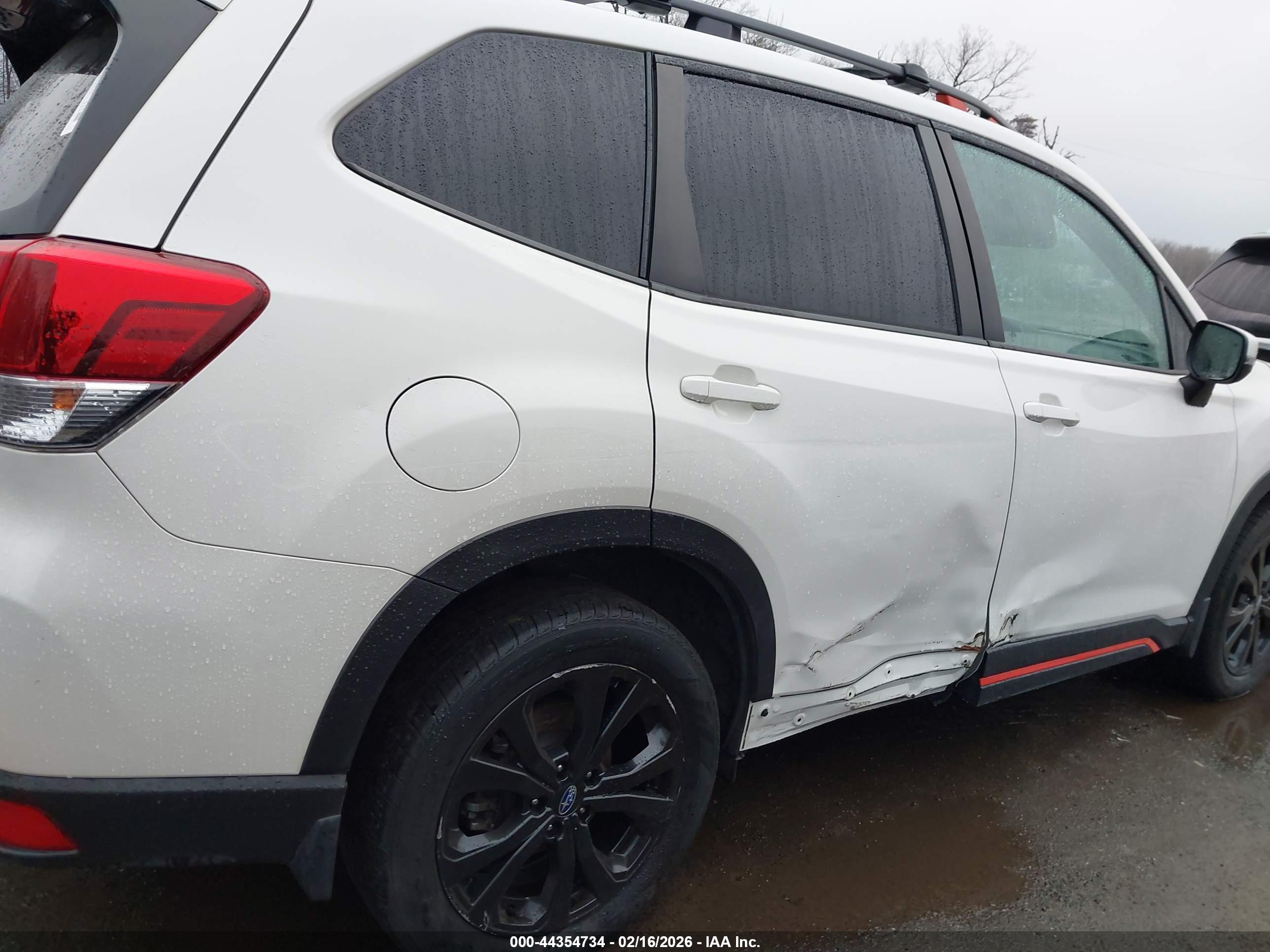 SUBARU FORESTER image 6