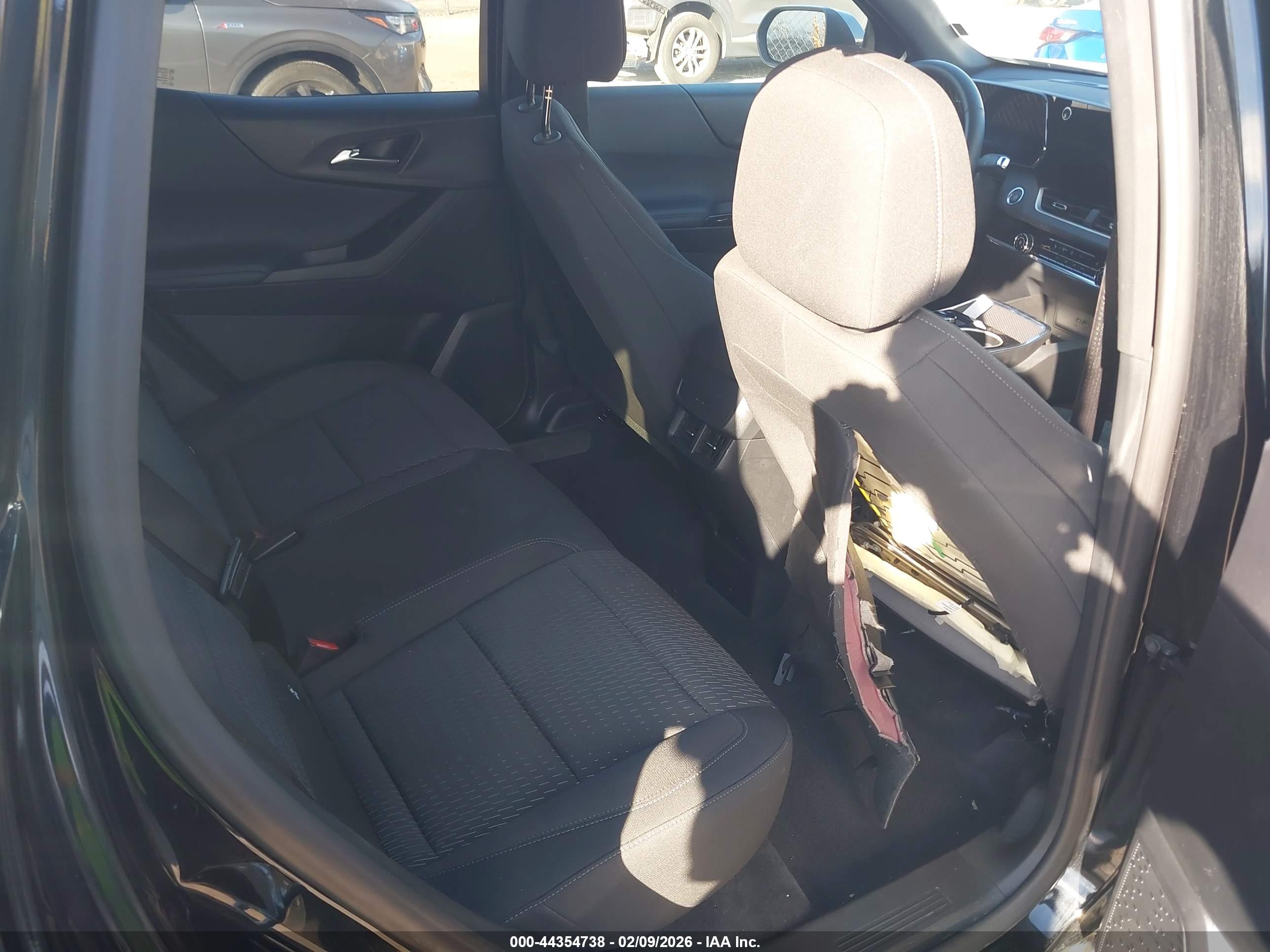 CHEVROLET EQUINOX image 8