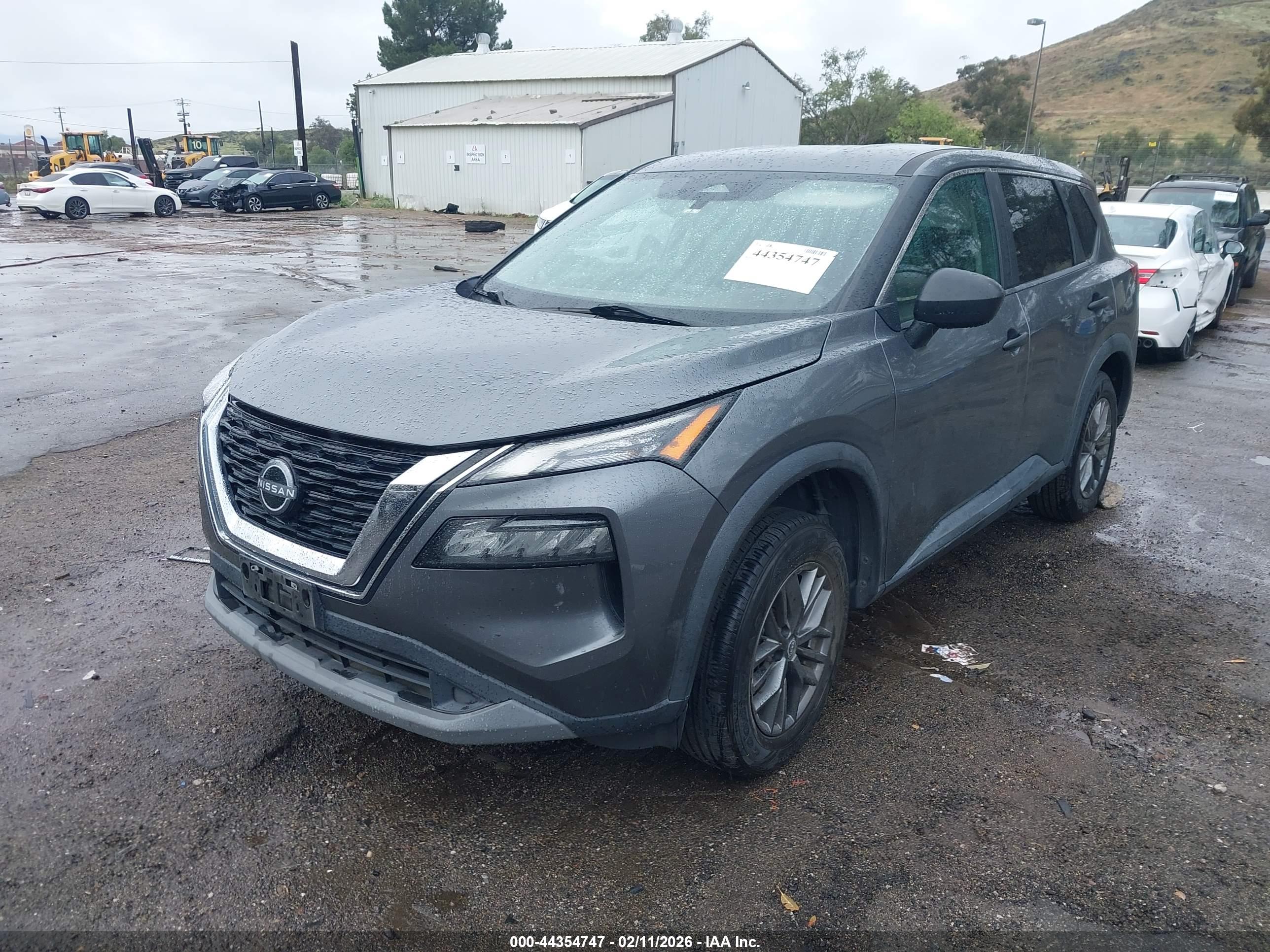 NISSAN ROGUE image 2